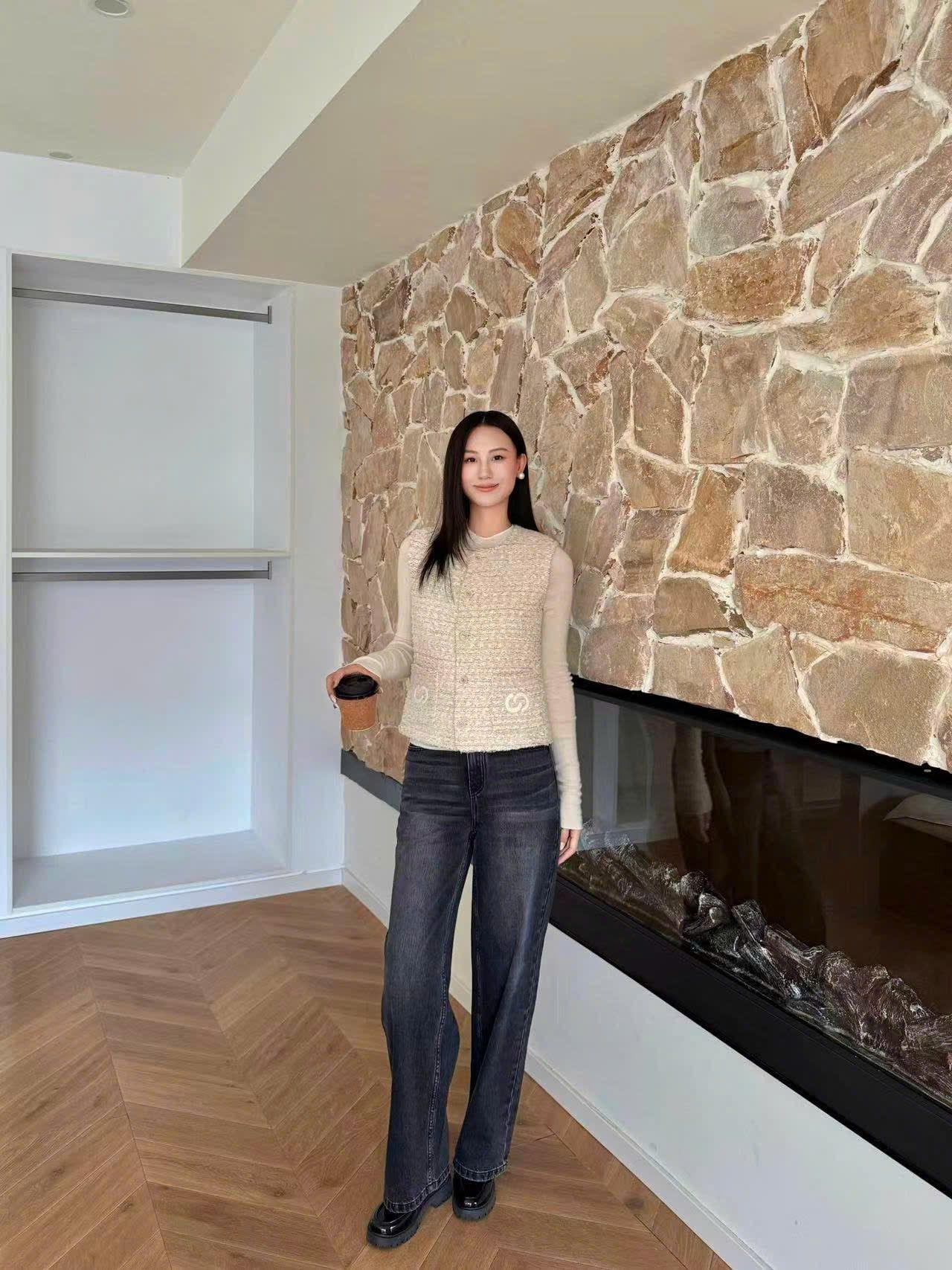  Áo Gile tweed Be kem-2 túi Logo 