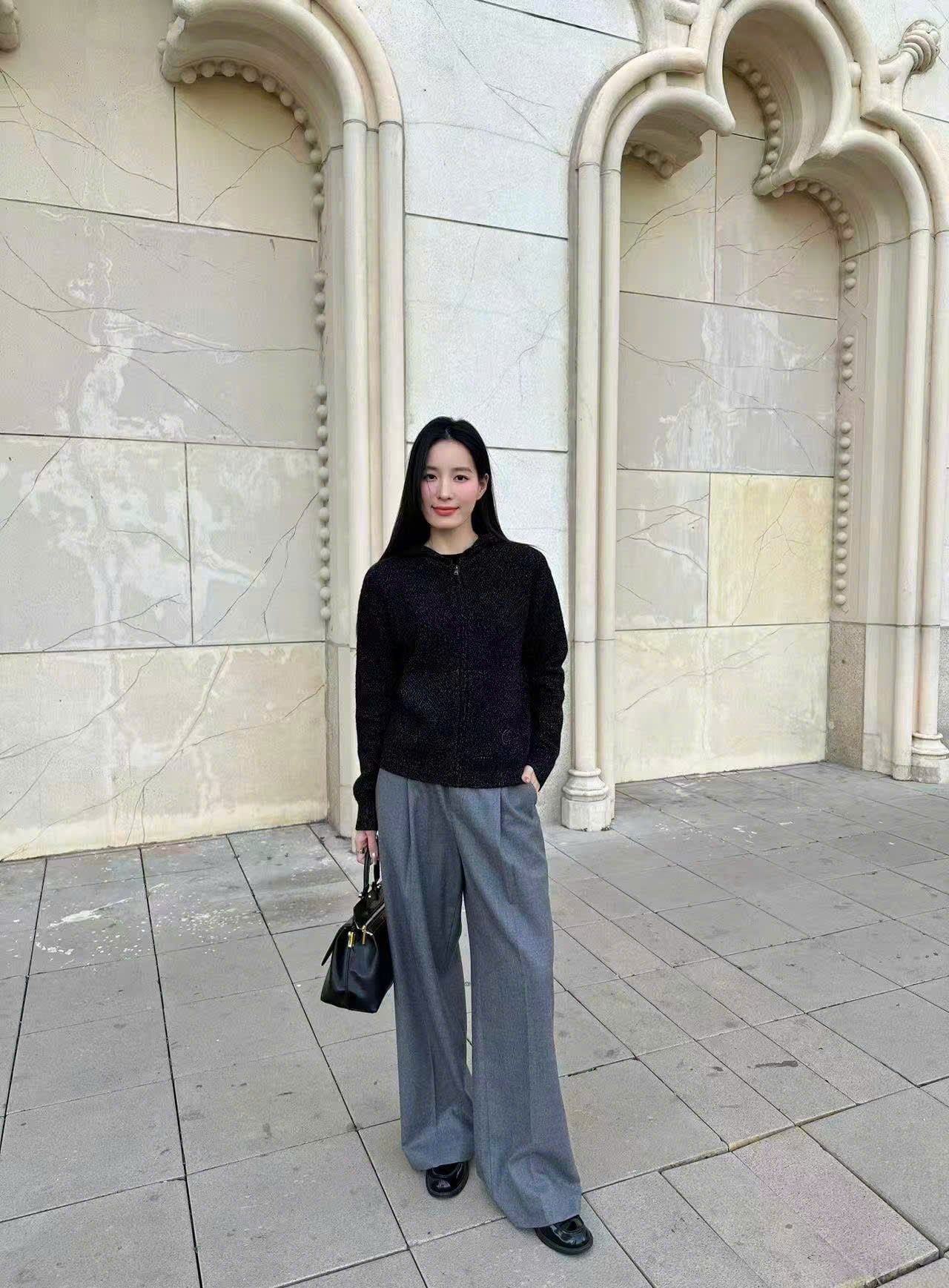  Áo khoác kéo khóa đen ánh kim,túi logo 