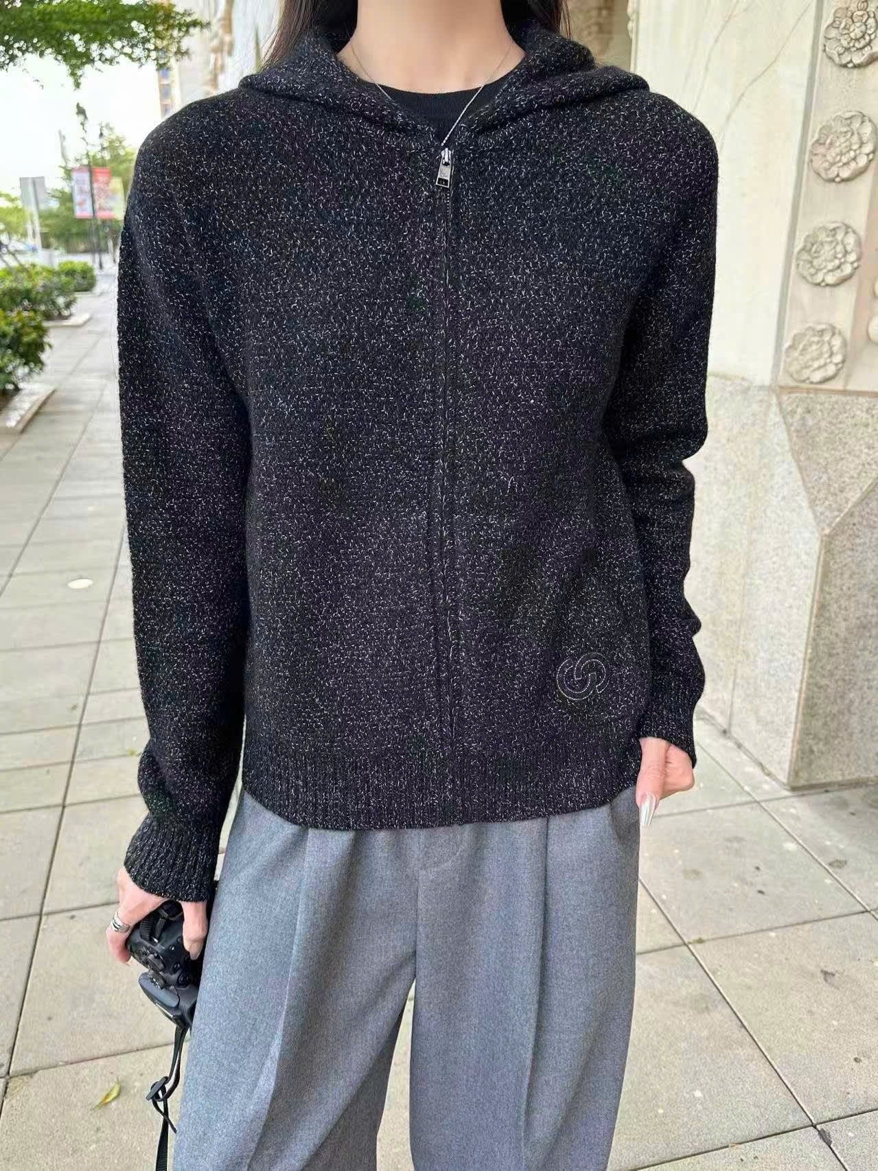  Áo khoác kéo khóa đen ánh kim,túi logo 