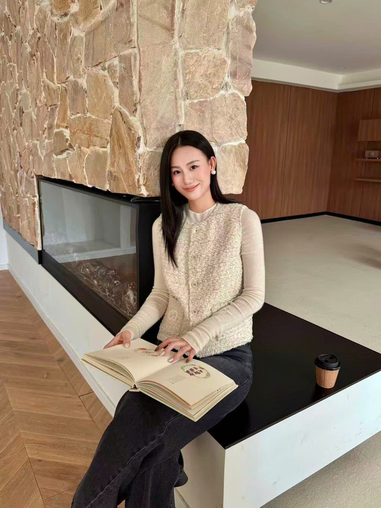  Áo Gile tweed Be kem-2 túi Logo 