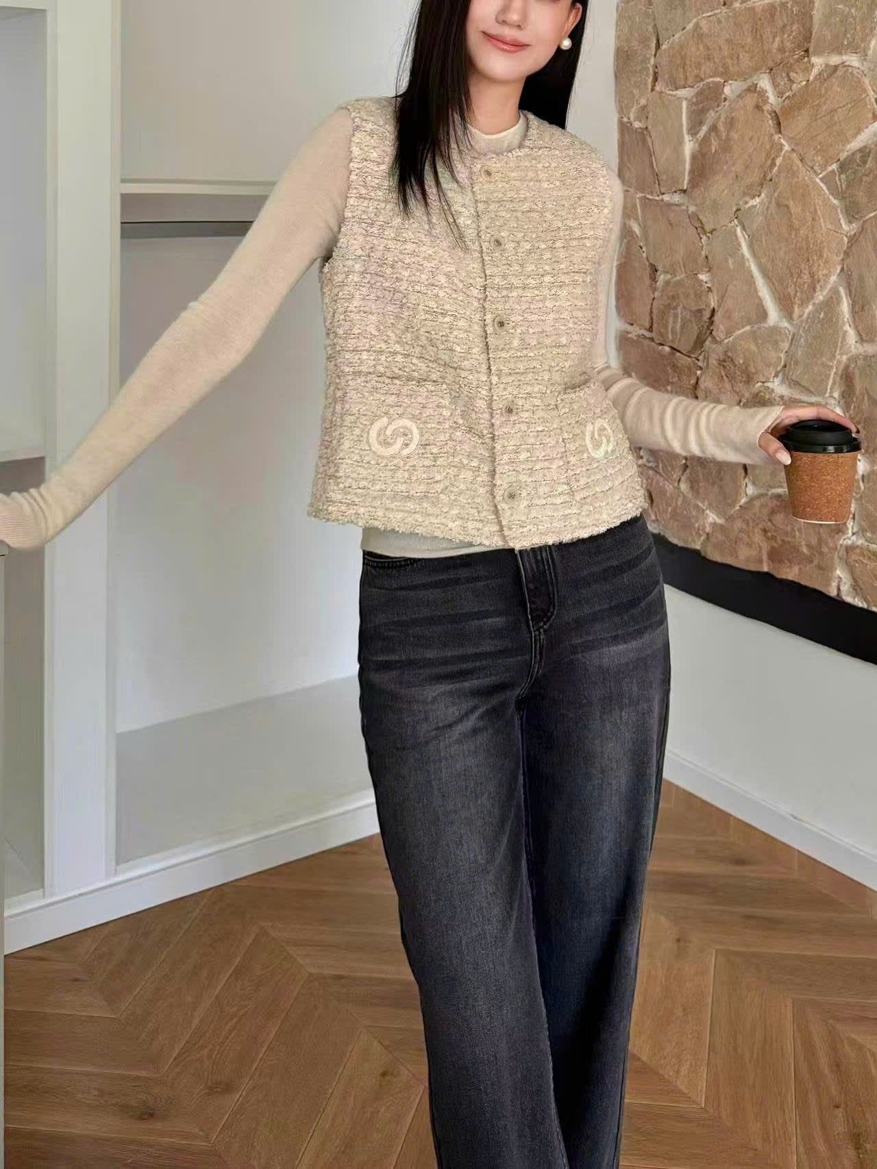  Áo Gile tweed Be kem-2 túi Logo 