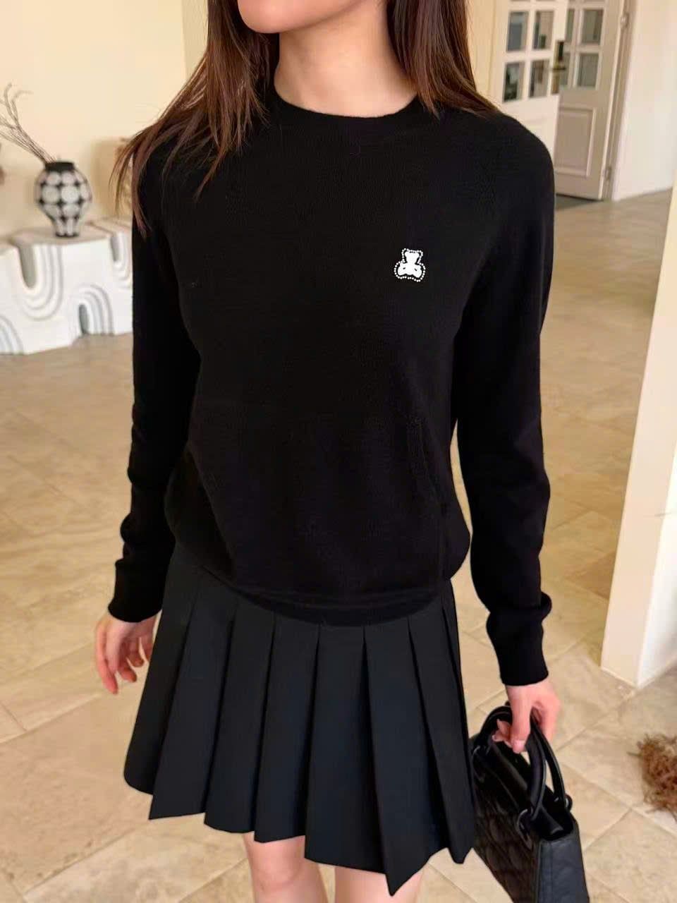  Áo len đen gấu trắng nhỏ 