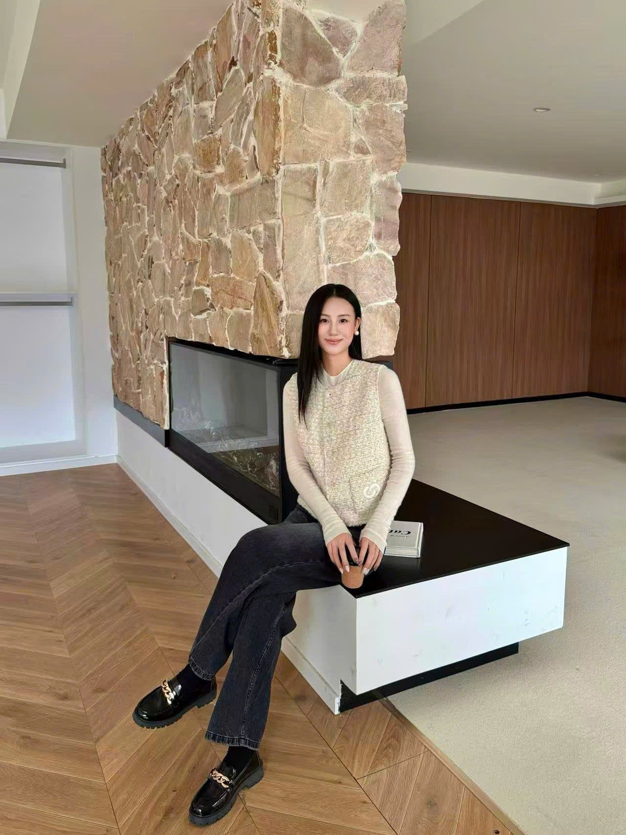  Áo Gile tweed Be kem-2 túi Logo 