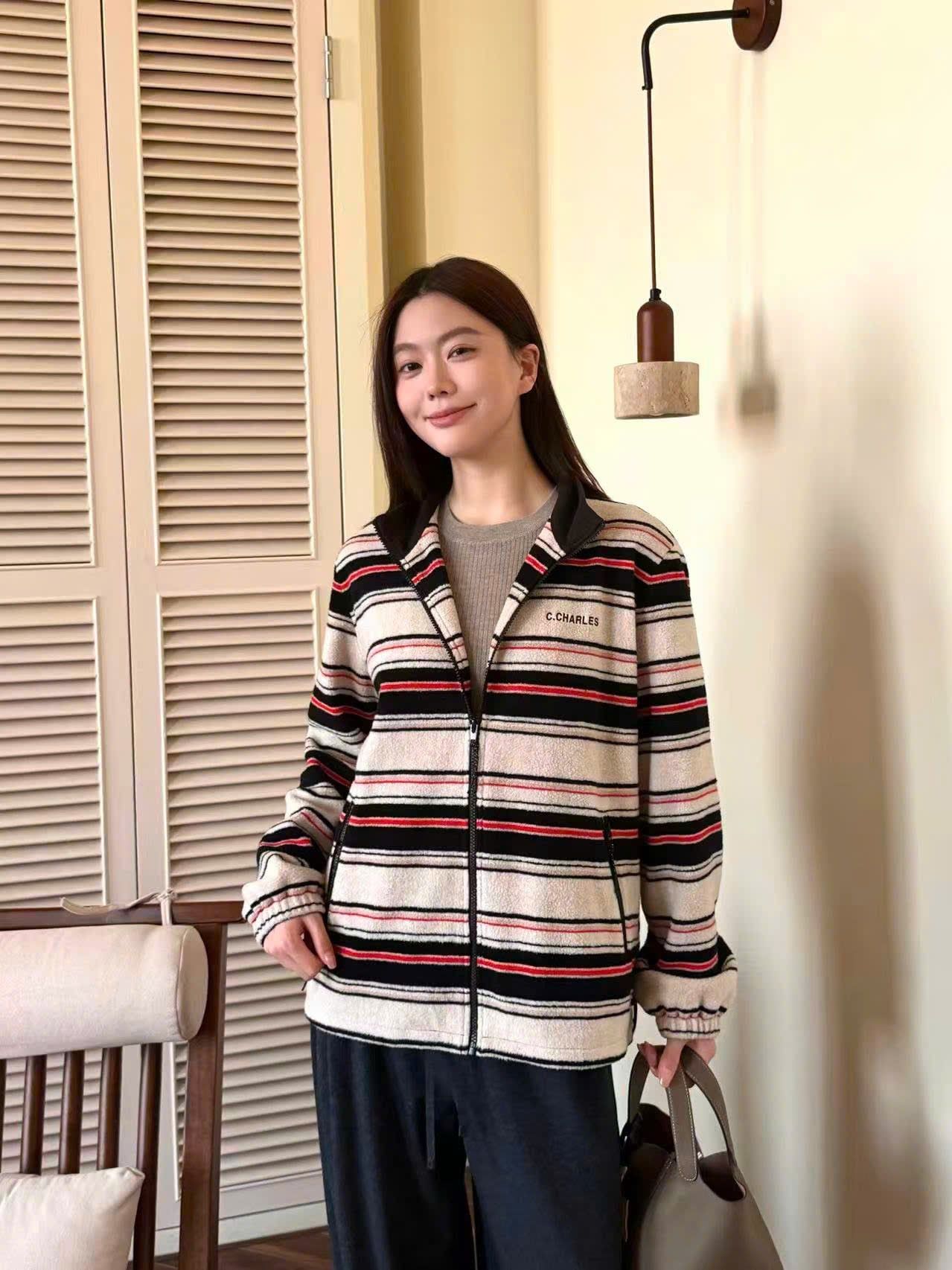  Áo khoác kẻ đỏ đen có mũ 