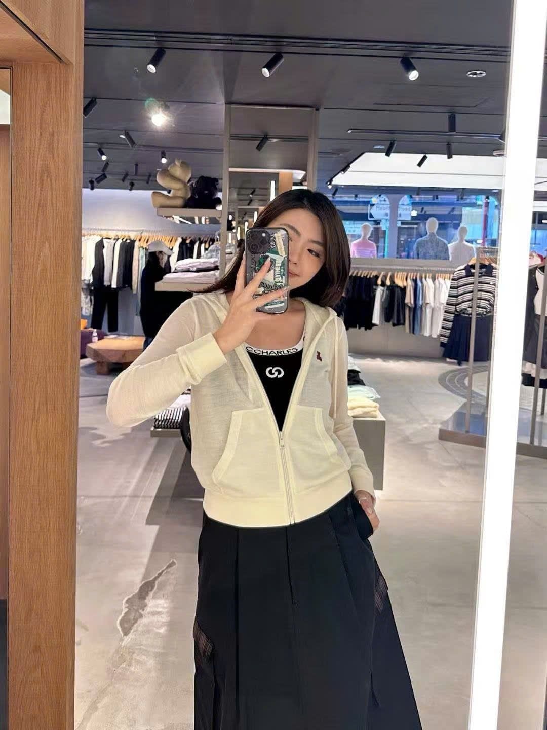  Áo khoác trắng kem có mũ, gấu đỏ 