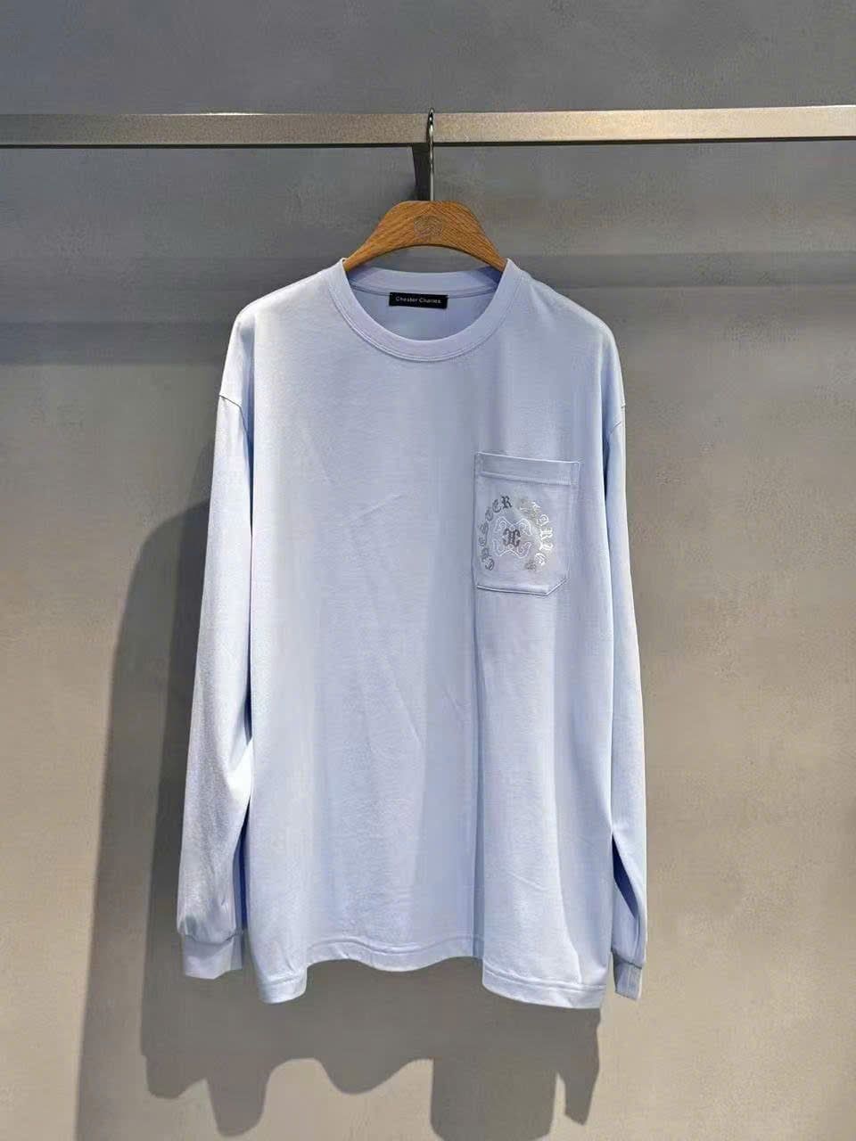  Áo thun xanh da trời dài tay , túi ngực chữ logo 