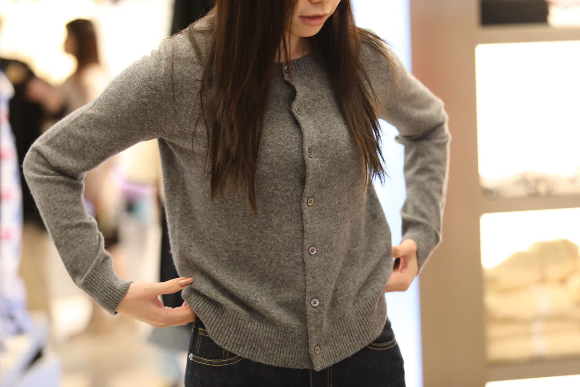  CDG dài tay xám chữ ngực trái 