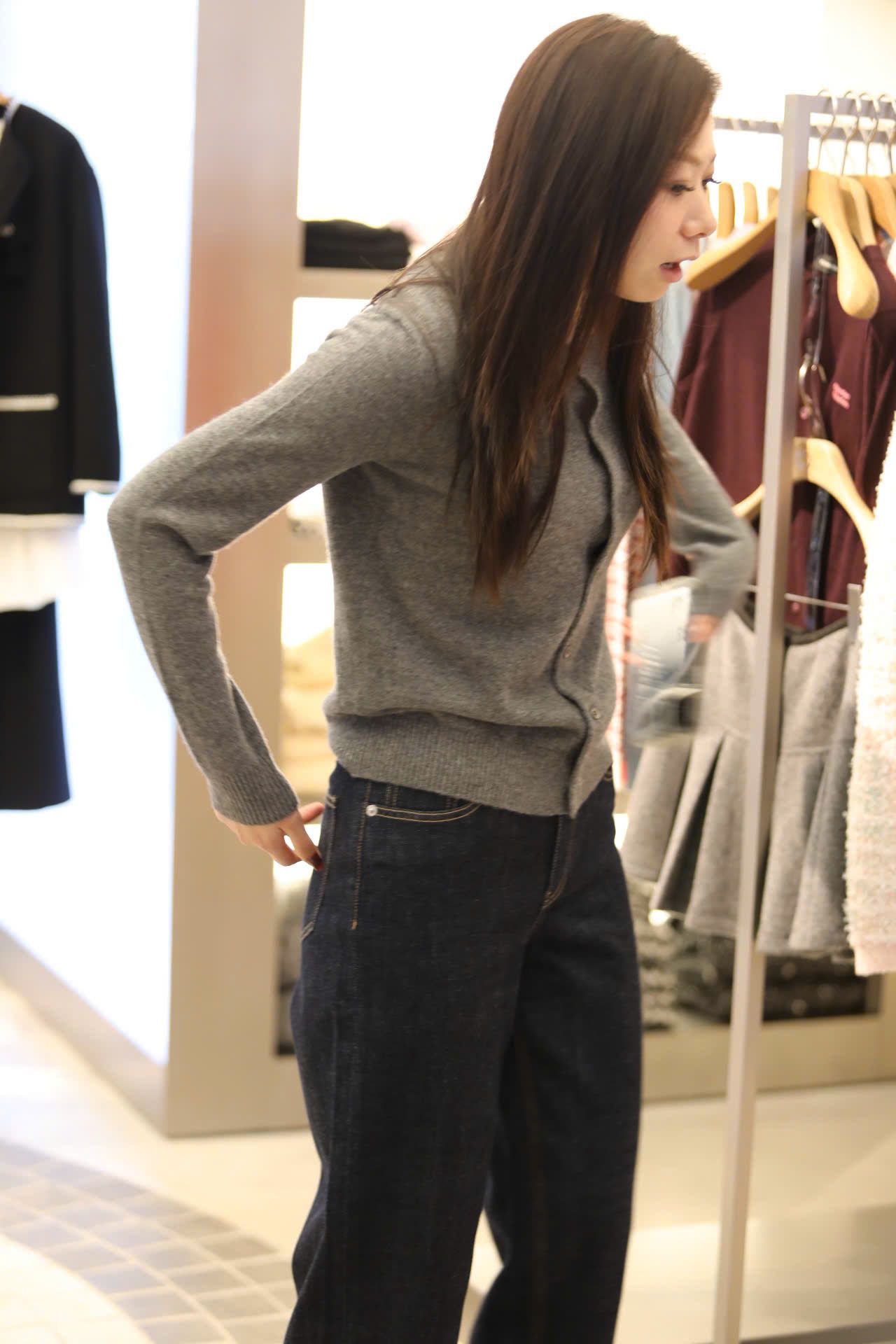  CDG dài tay xám chữ ngực trái 