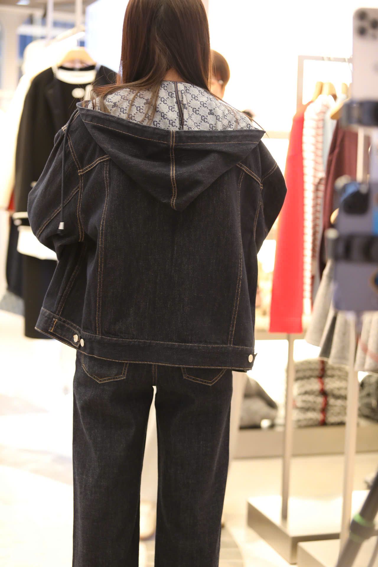  2.Áo Khoác Jean xanh mũ liền lót full logo 