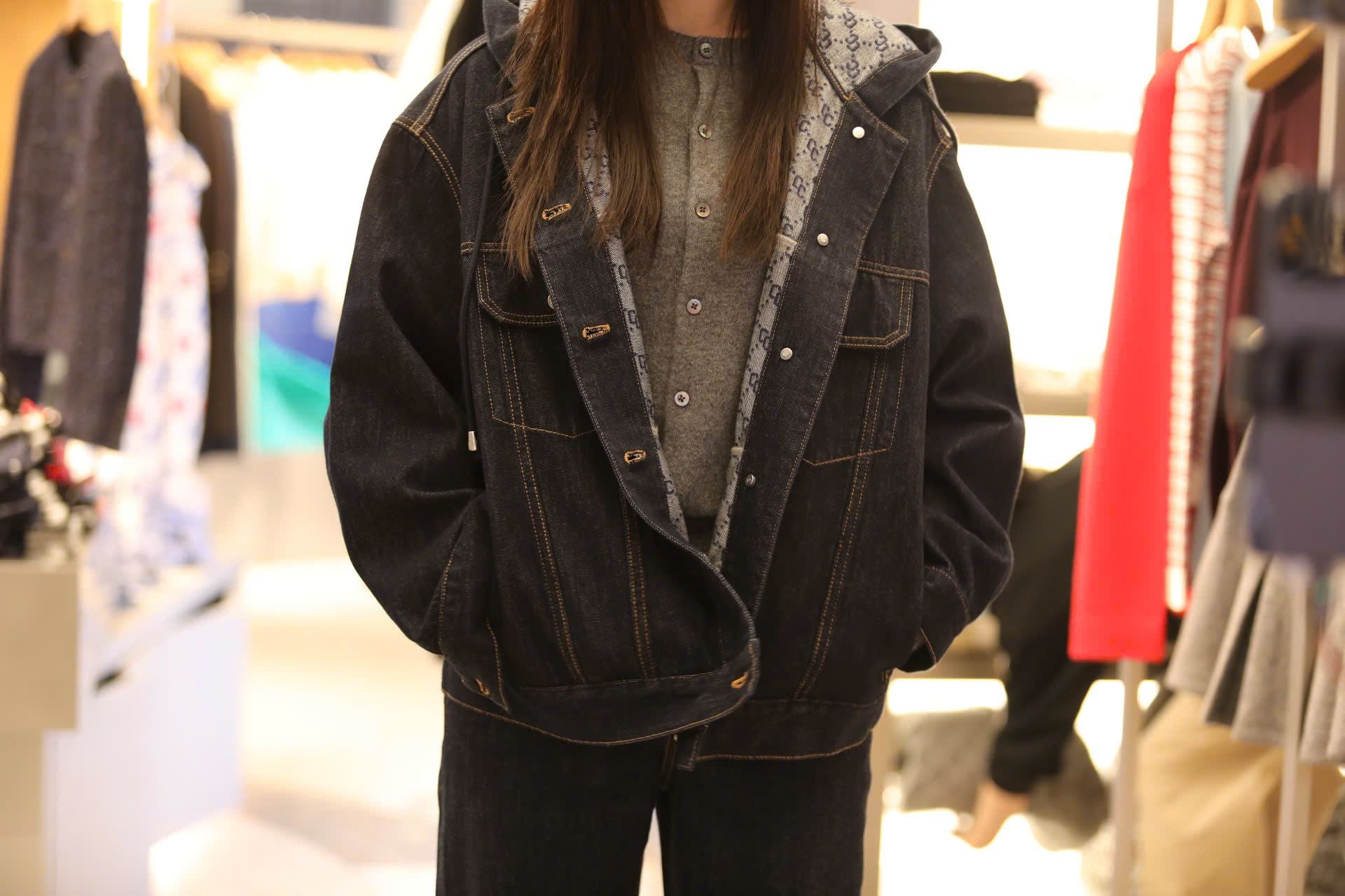  2.Áo Khoác Jean xanh mũ liền lót full logo 