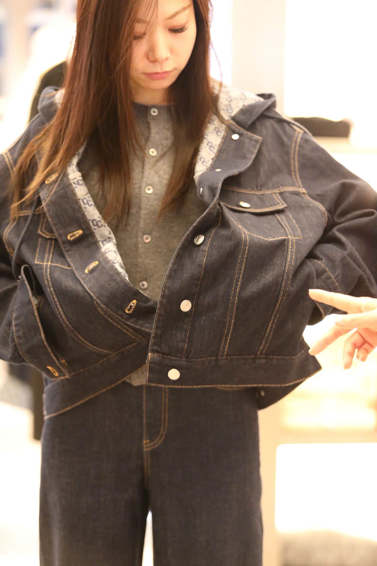  2.Áo Khoác Jean xanh mũ liền lót full logo 