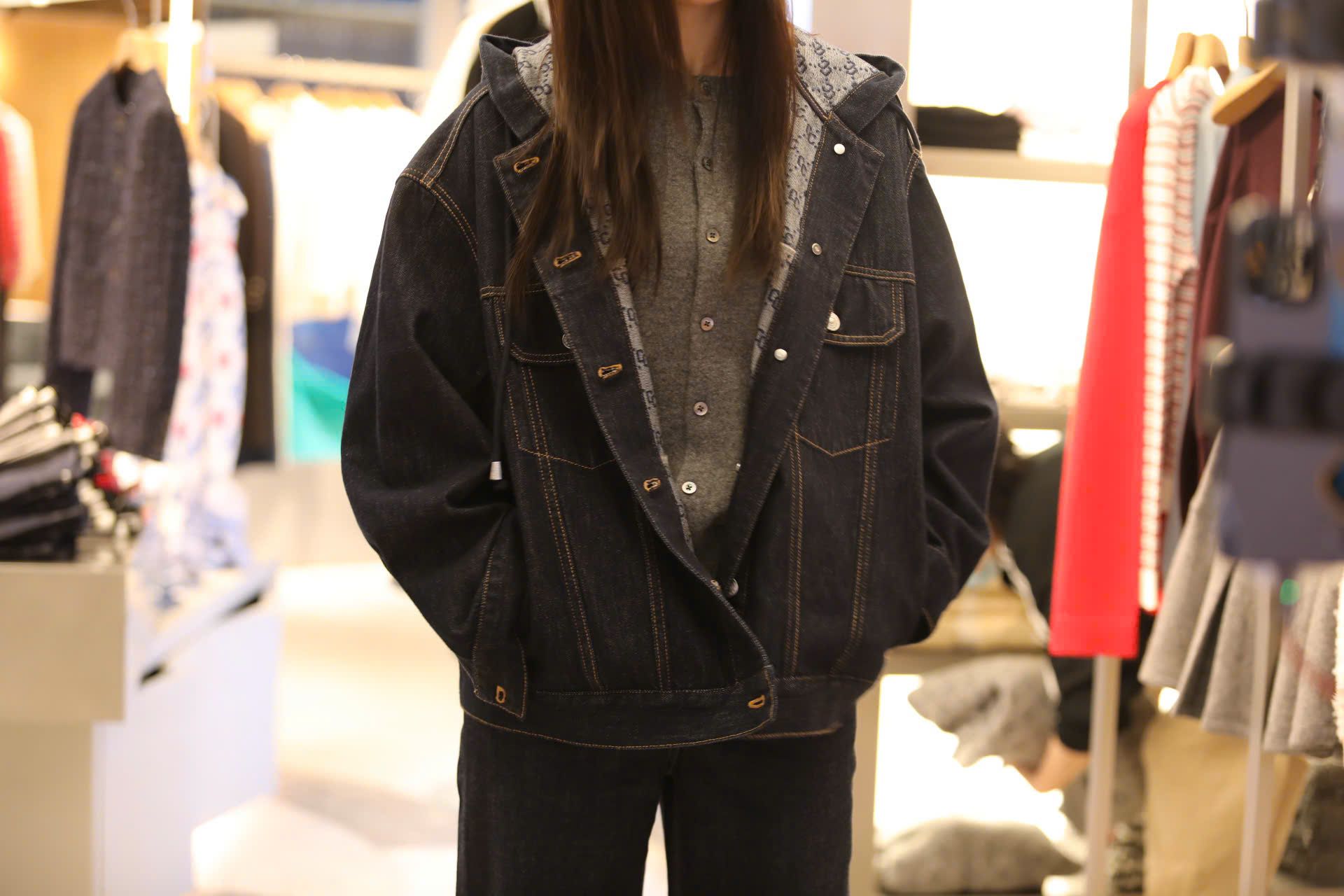  2.Áo Khoác Jean xanh mũ liền lót full logo 