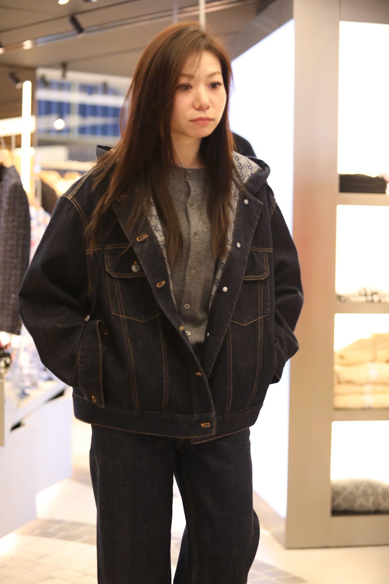  2.Áo Khoác Jean xanh mũ liền lót full logo 