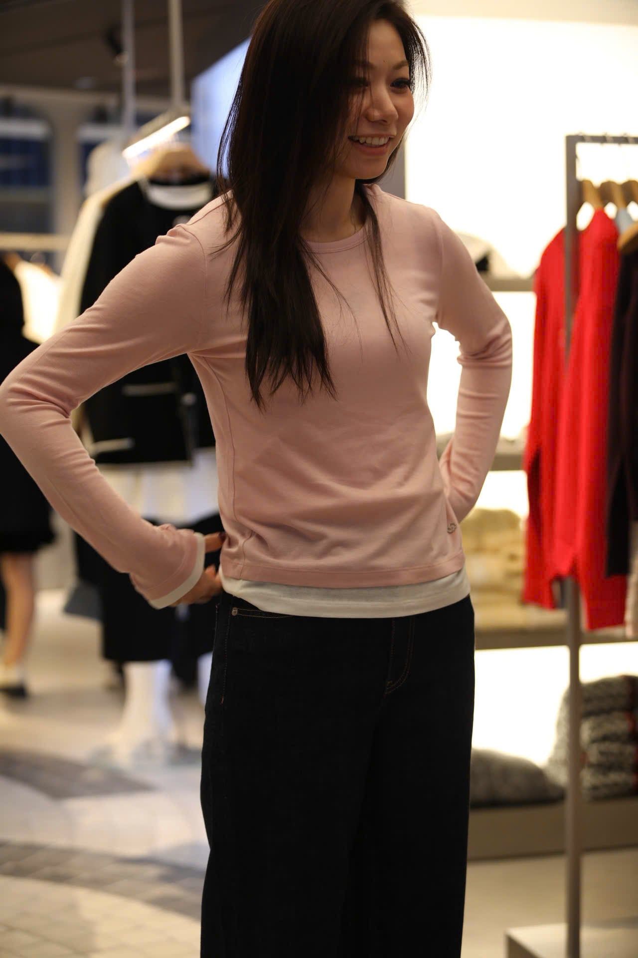  Áo thun hồng dài tay , viền gấu trắng 