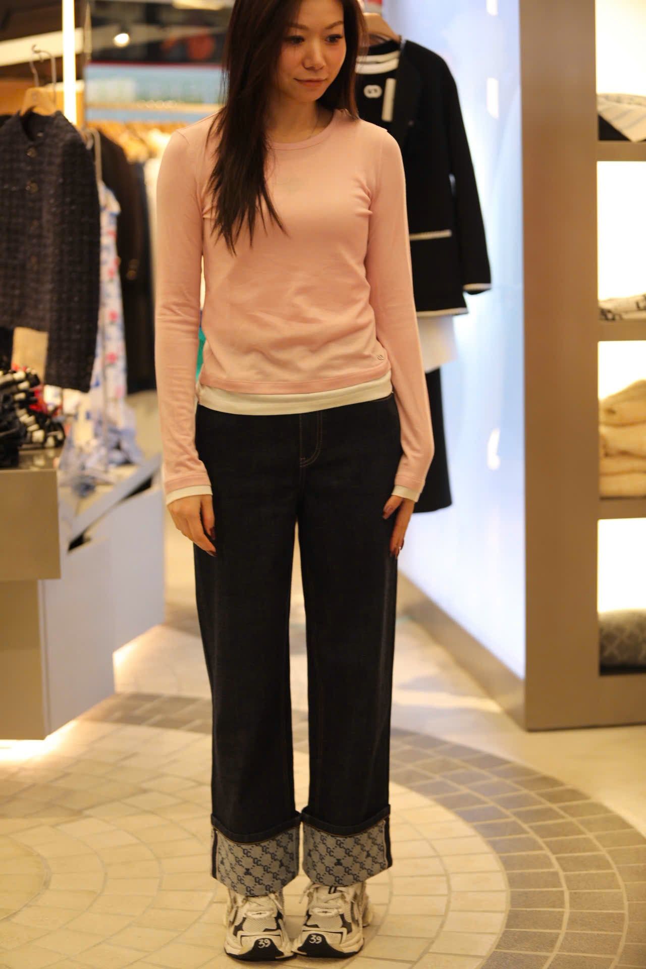  Áo thun hồng dài tay , viền gấu trắng 