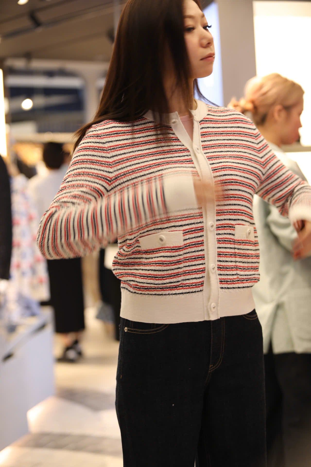  Áo CDG trẳng kẻ đỏ viền trắng 