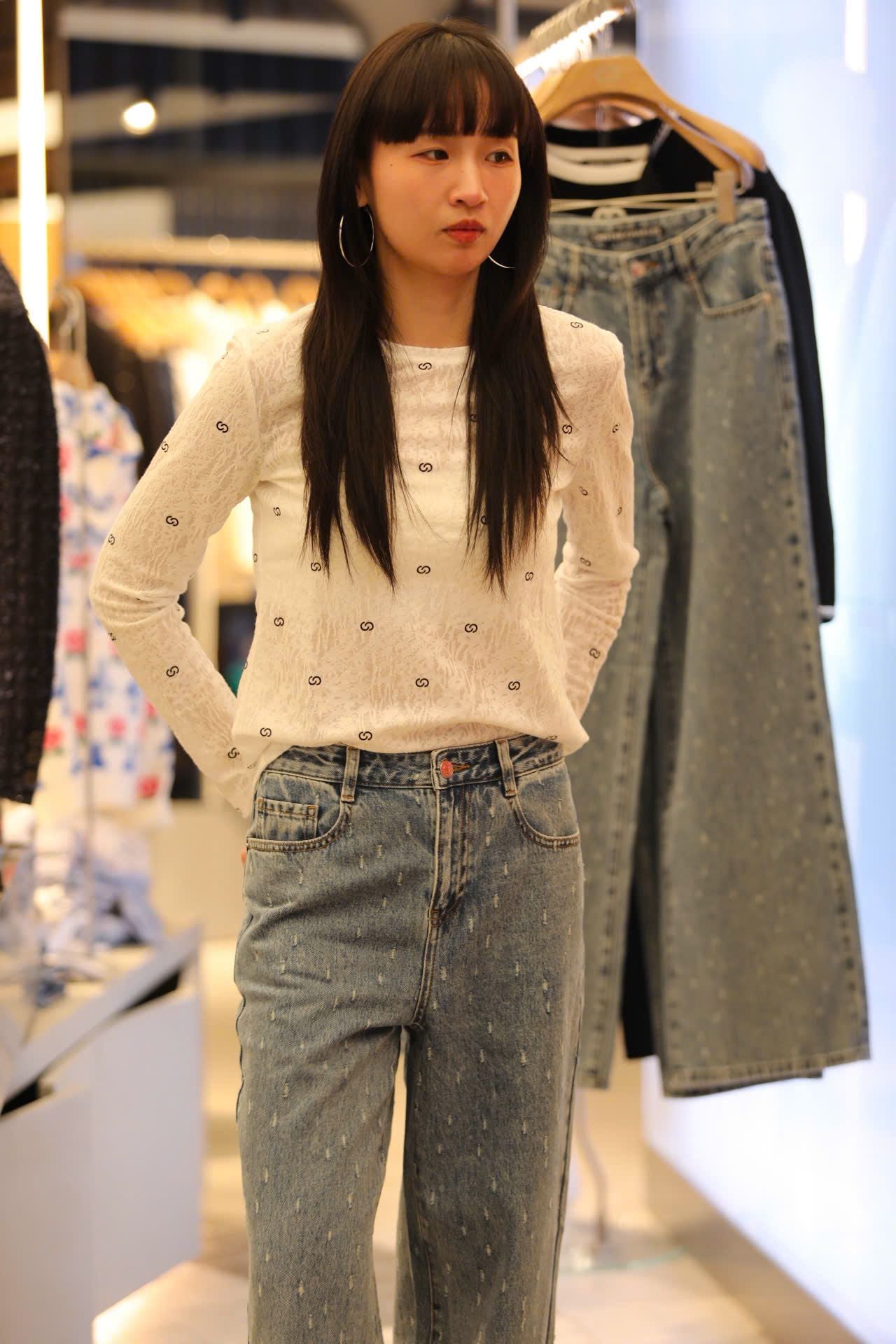  Jean xanh ống đứng - chấm logo 