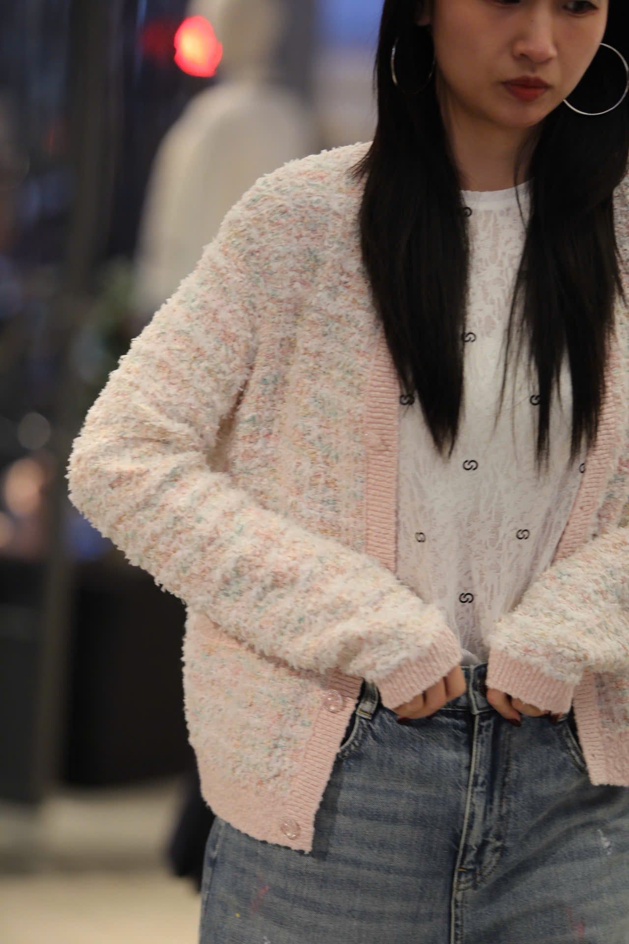  Áo CDG hồng kẻ trắng sắc mầu 