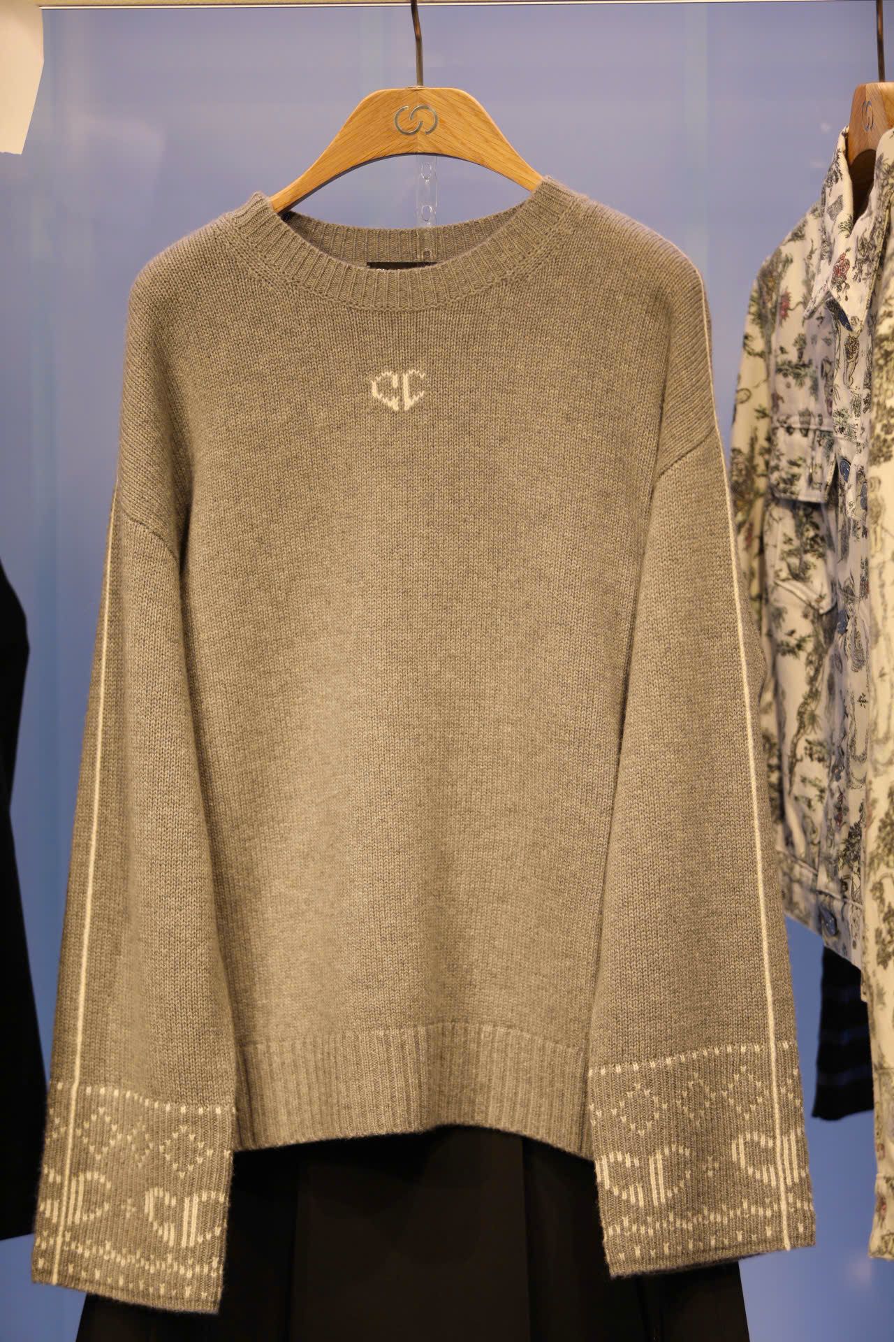  Áo len xám cánh dơi 