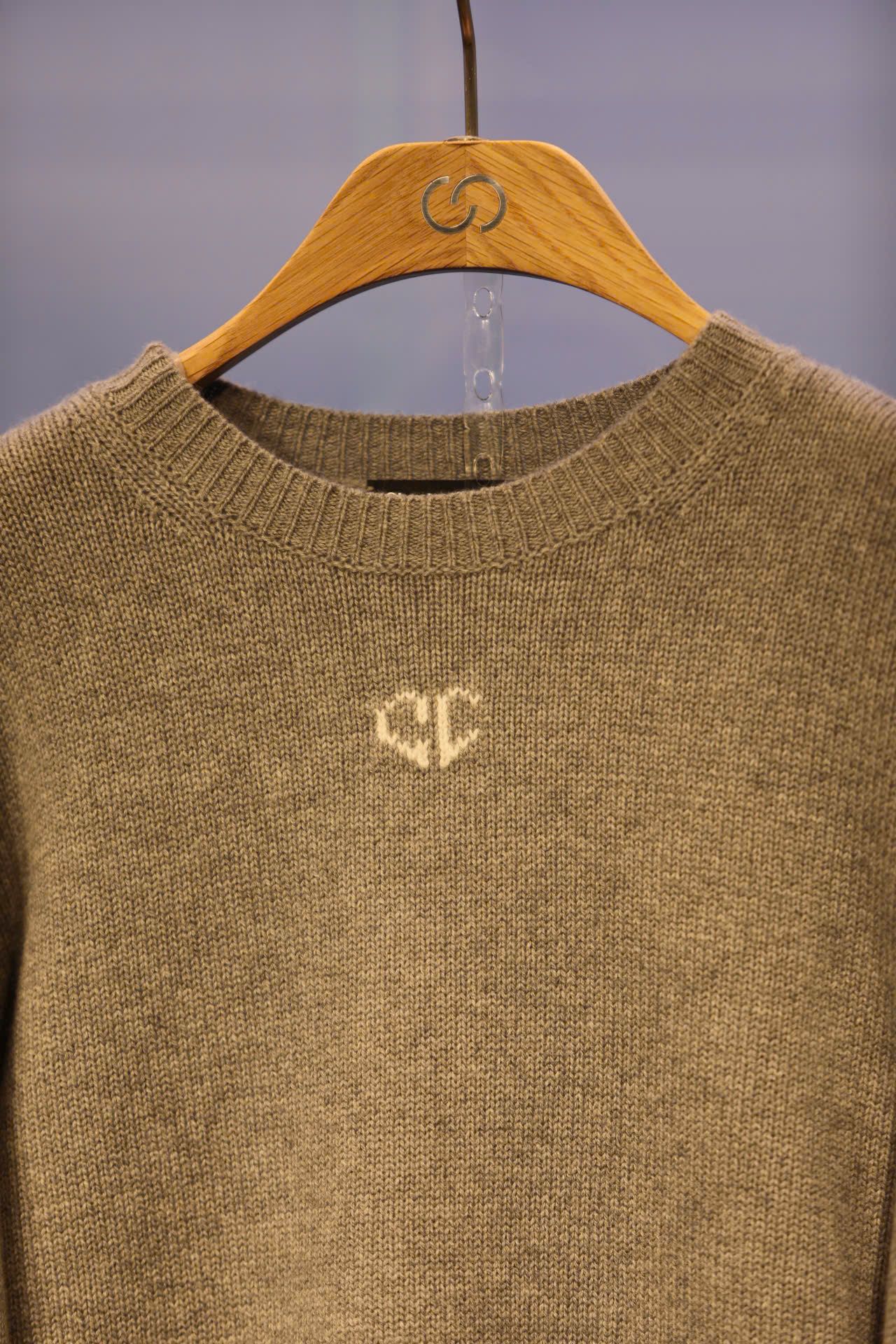  Áo len xám cánh dơi 