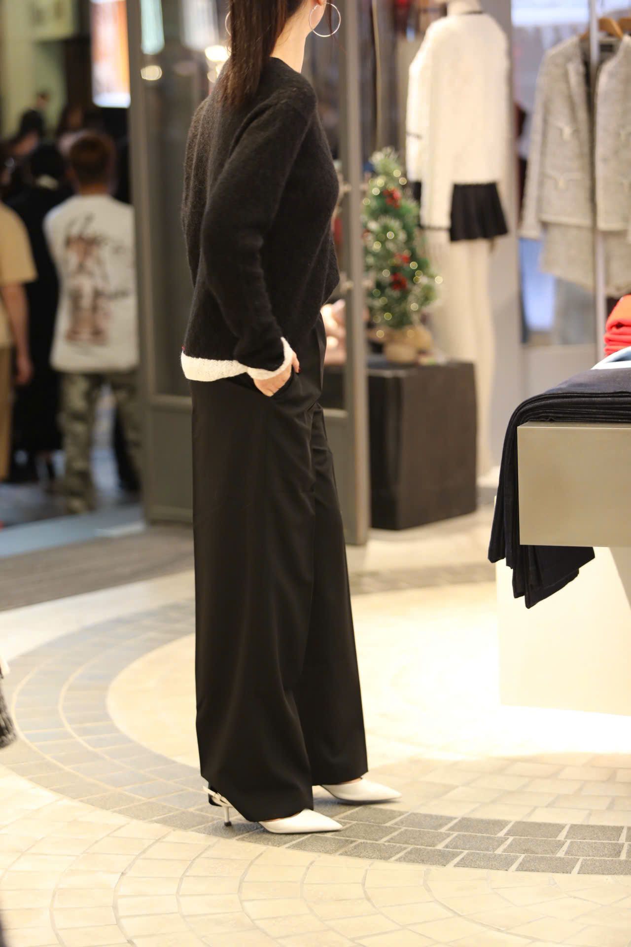  Quần vải len đen cúc đen 