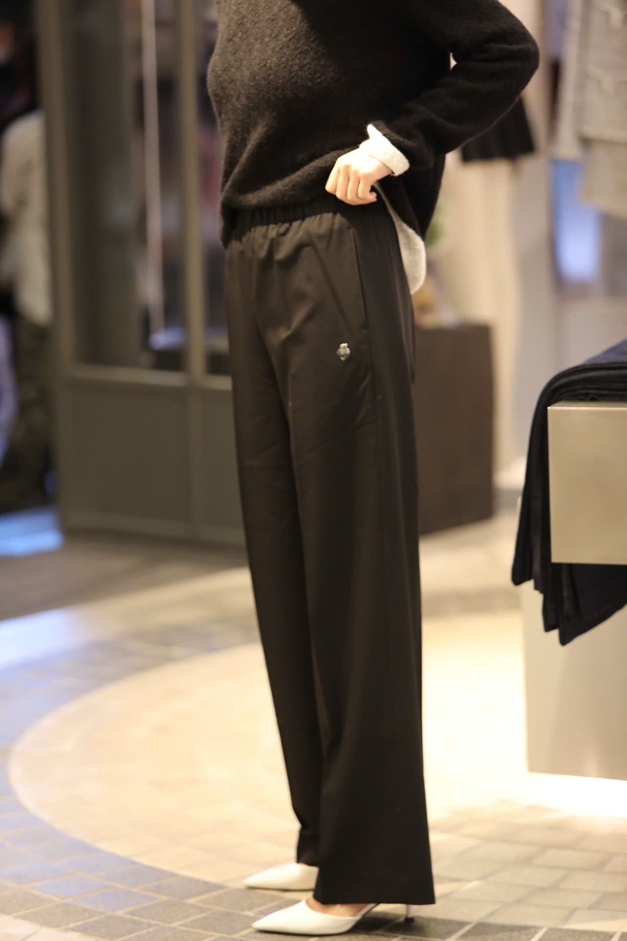  Quần vải len đen cúc đen 