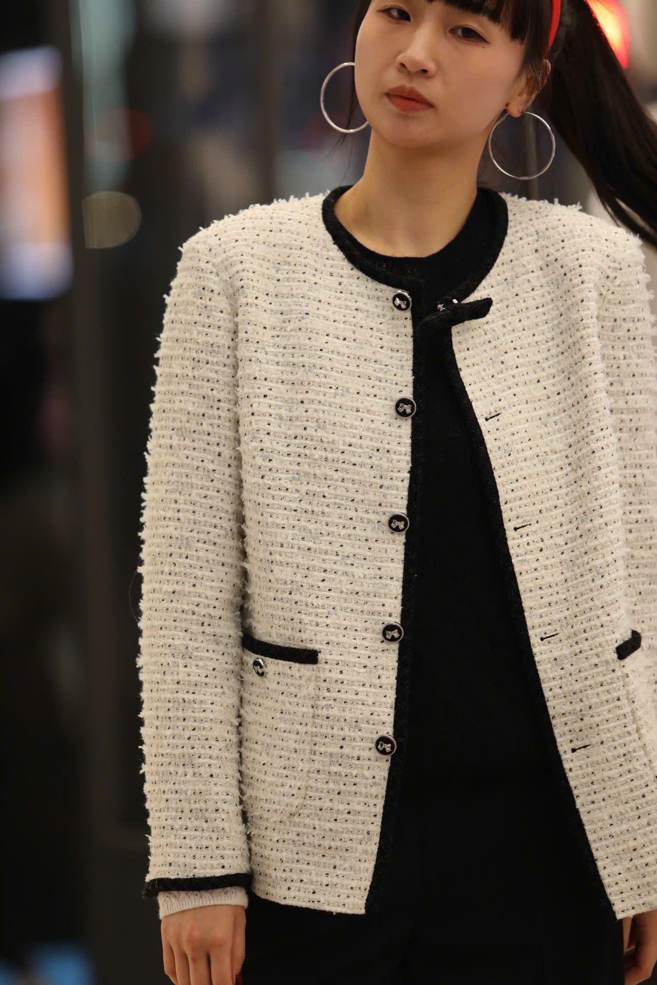  Áo tweed trắng dài viền đen 2 túi - đính nơ cổ 