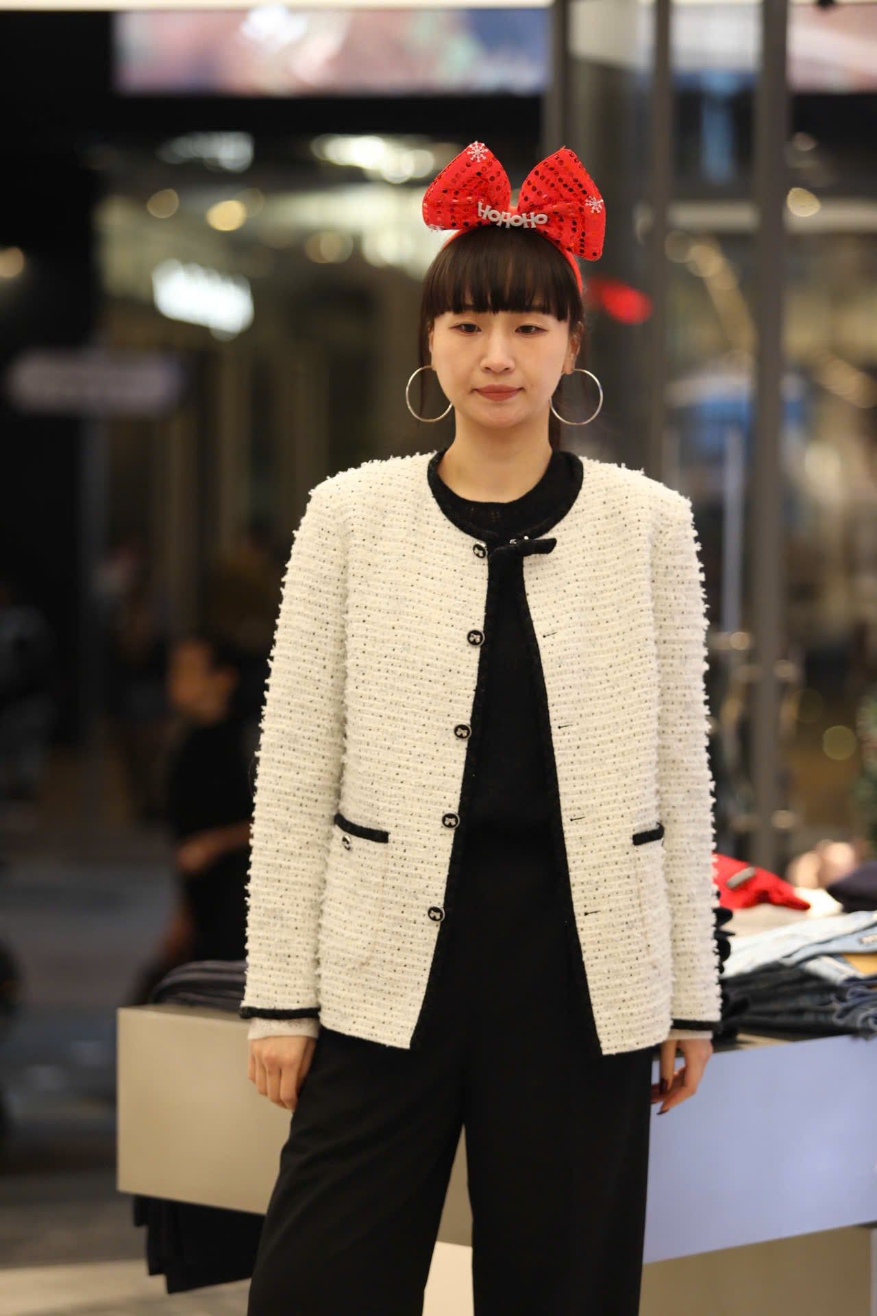  Áo tweed trắng dài viền đen 2 túi - đính nơ cổ 