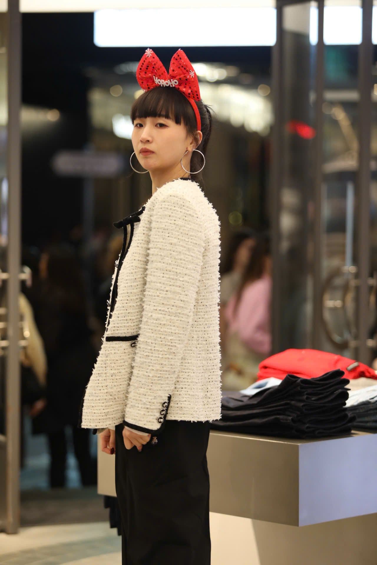  Áo tweed trắng dài viền đen 2 túi - đính nơ cổ 