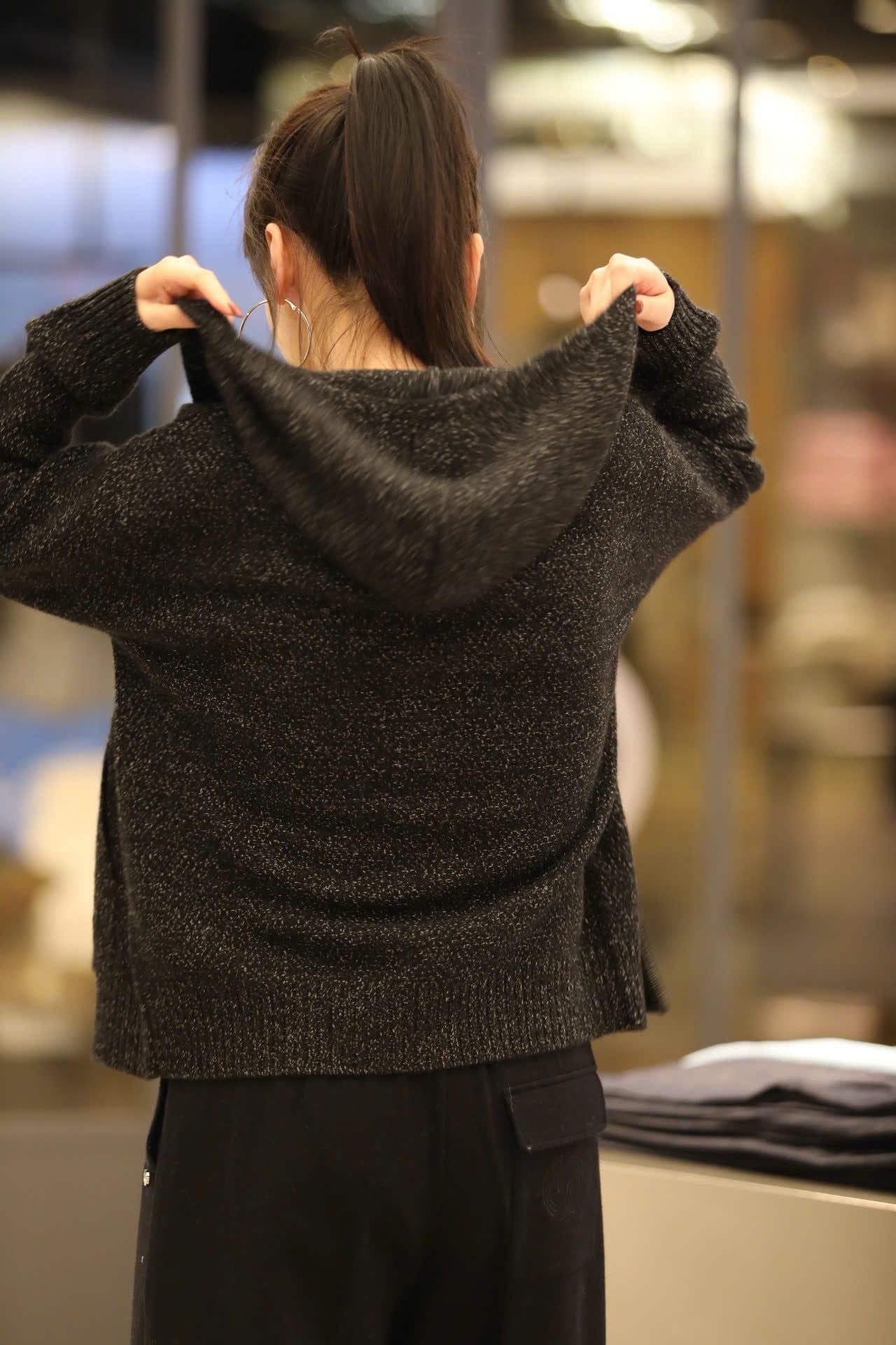  Áo khoác kéo khóa đen ánh kim,túi logo 