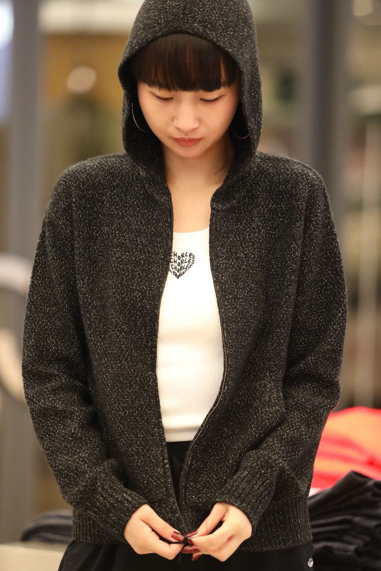  Áo khoác kéo khóa đen ánh kim,túi logo 