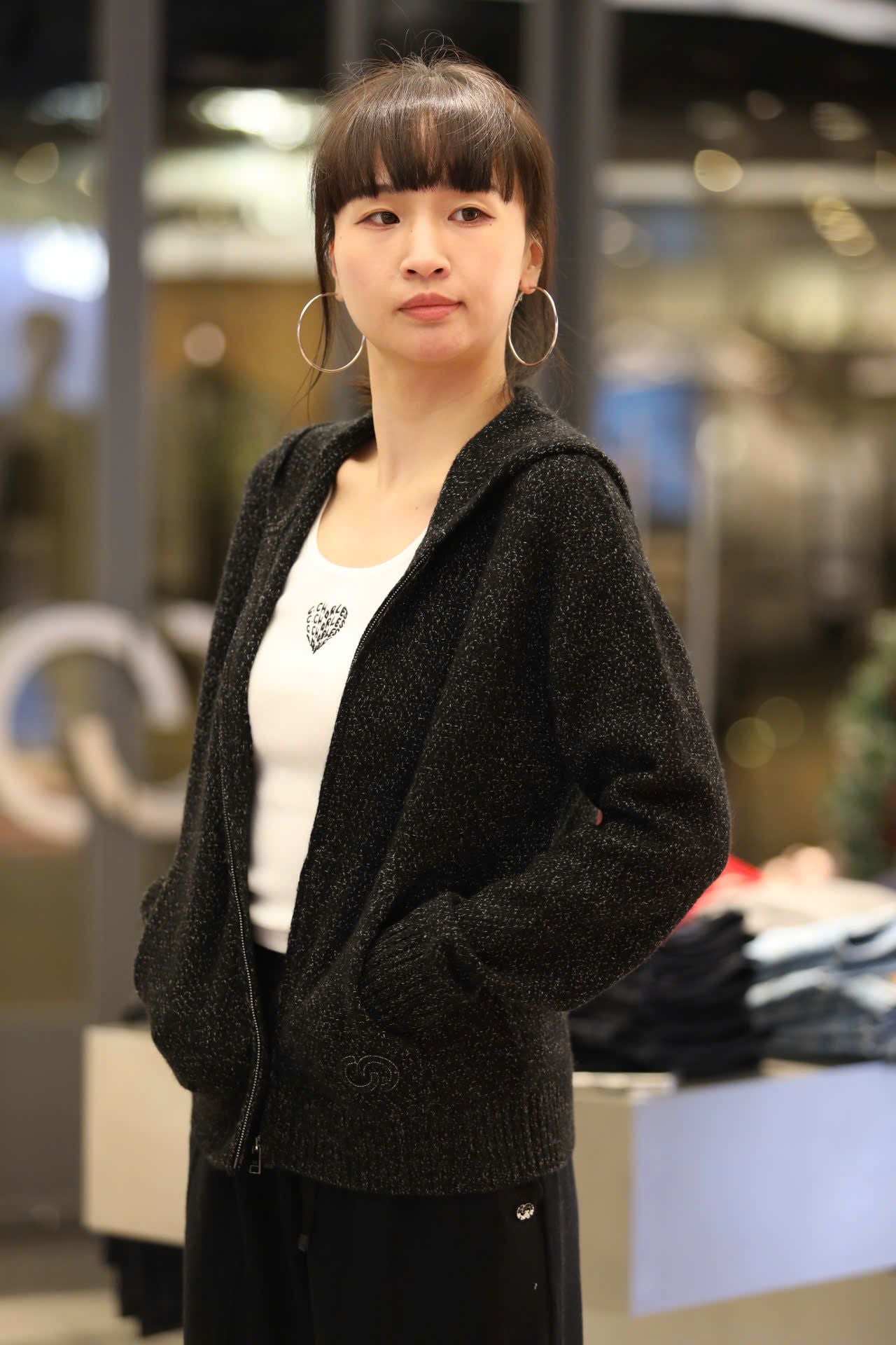  Áo khoác kéo khóa đen ánh kim,túi logo 