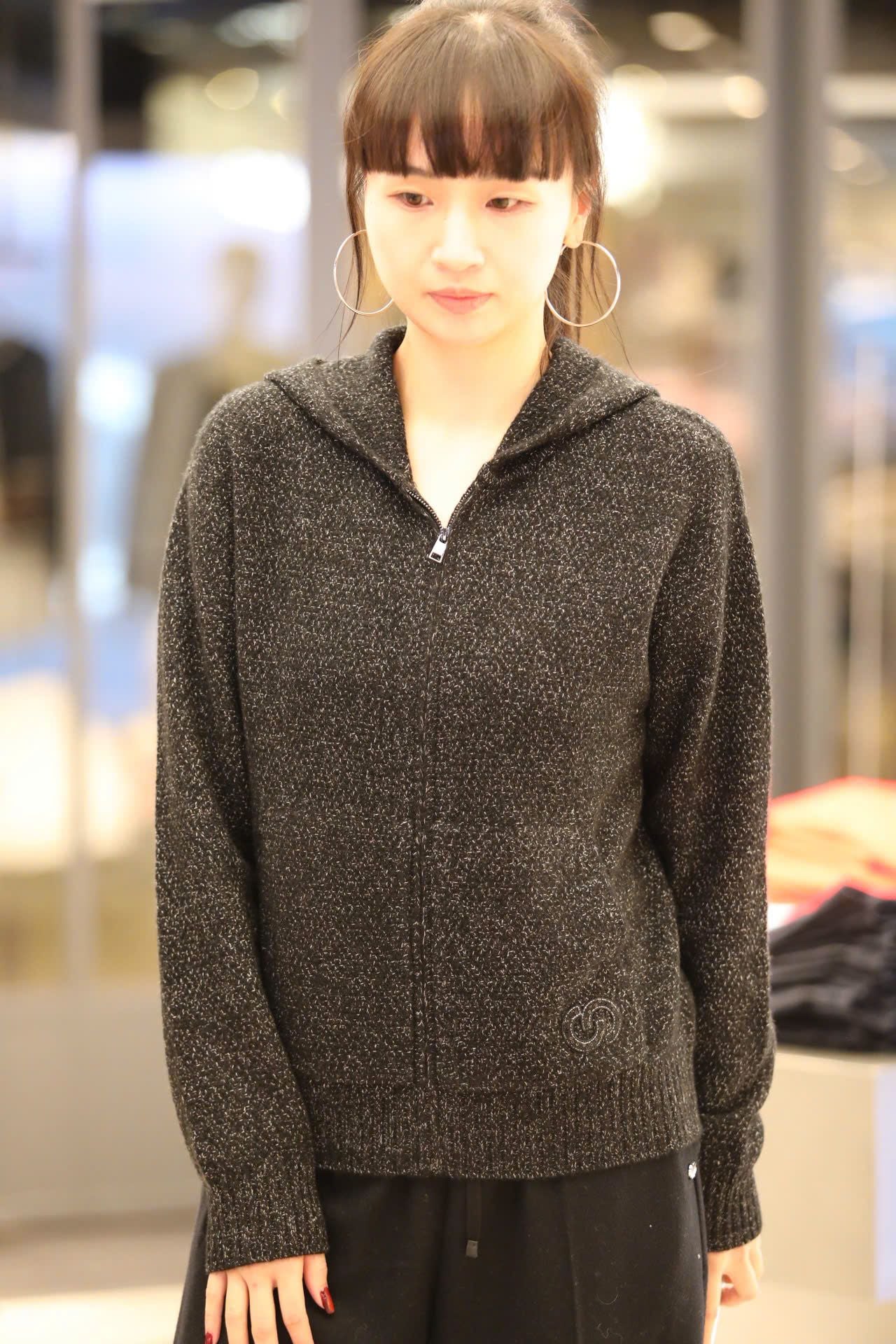  Áo khoác kéo khóa đen ánh kim,túi logo 