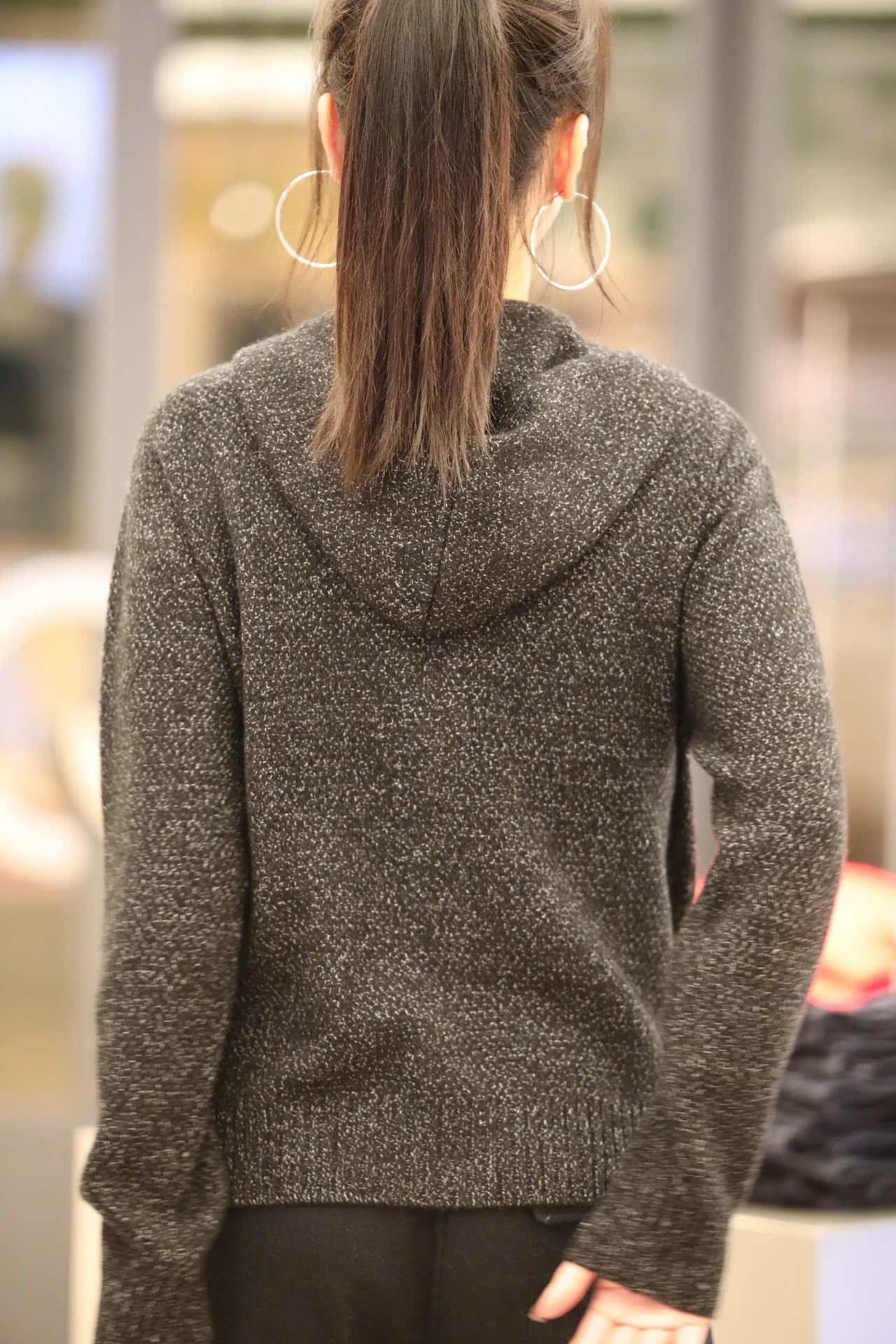  Áo khoác kéo khóa đen ánh kim,túi logo 