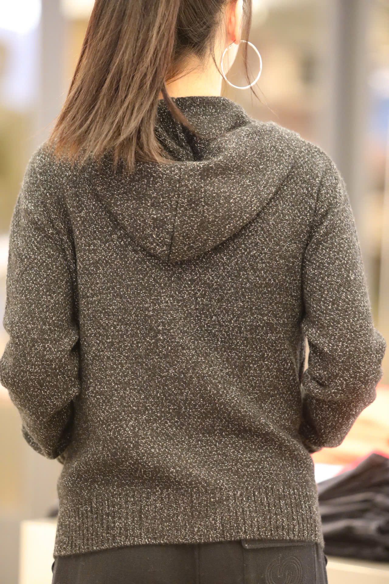  Áo khoác kéo khóa đen ánh kim,túi logo 