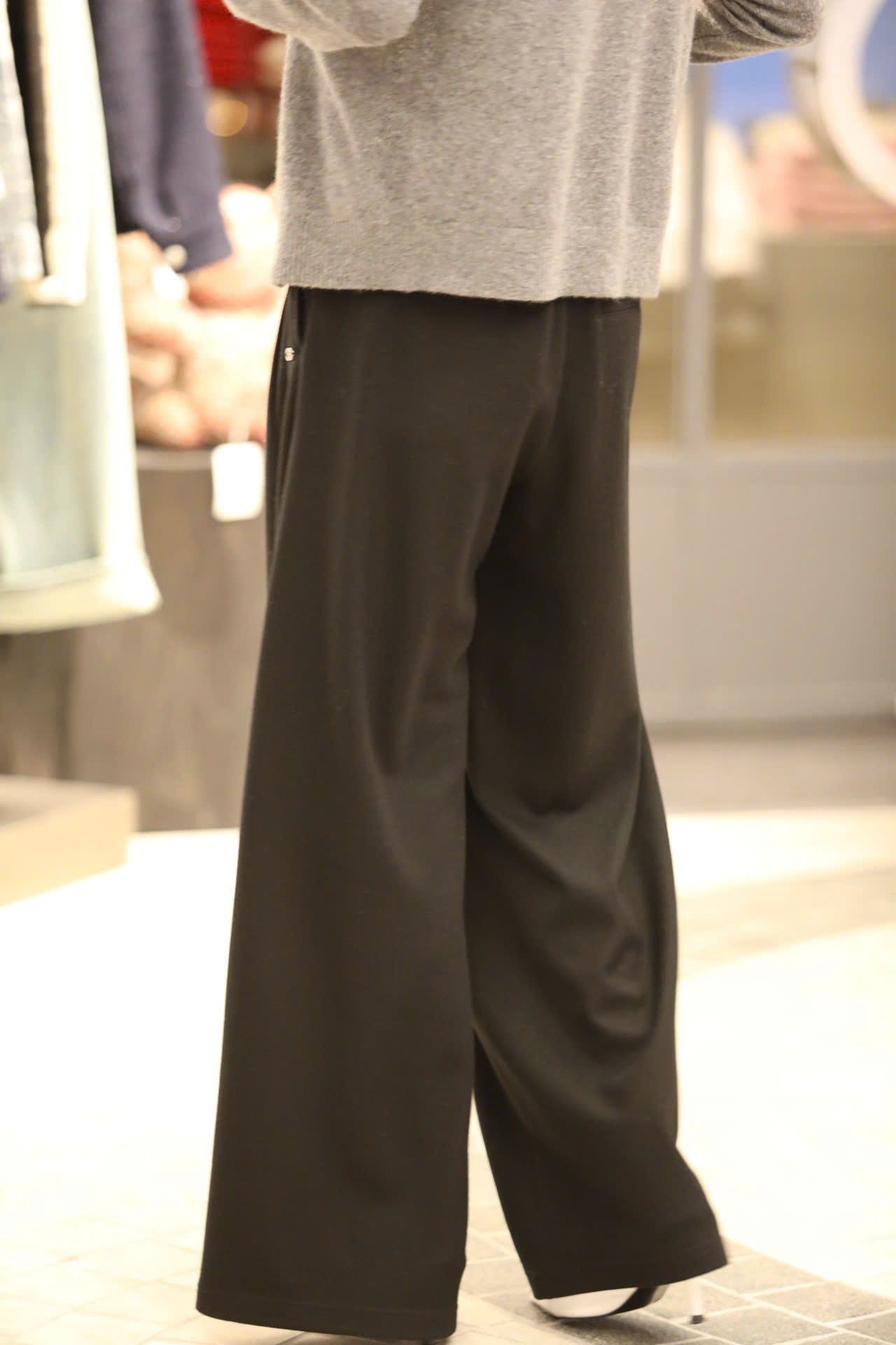  Quần vải len đen cúc đen 