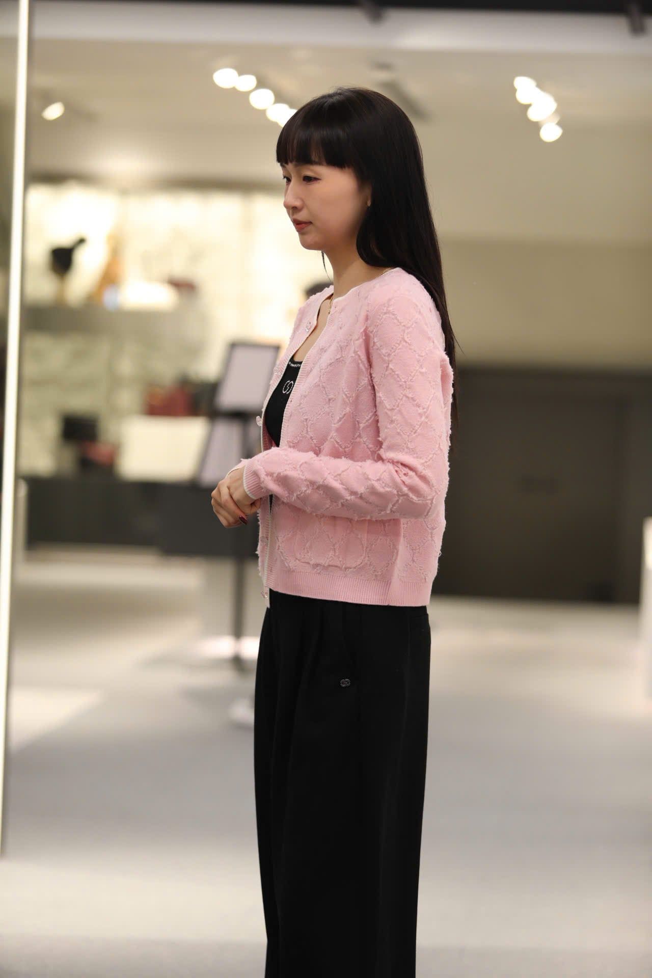  Áo CDG trám lông hồng pastel 