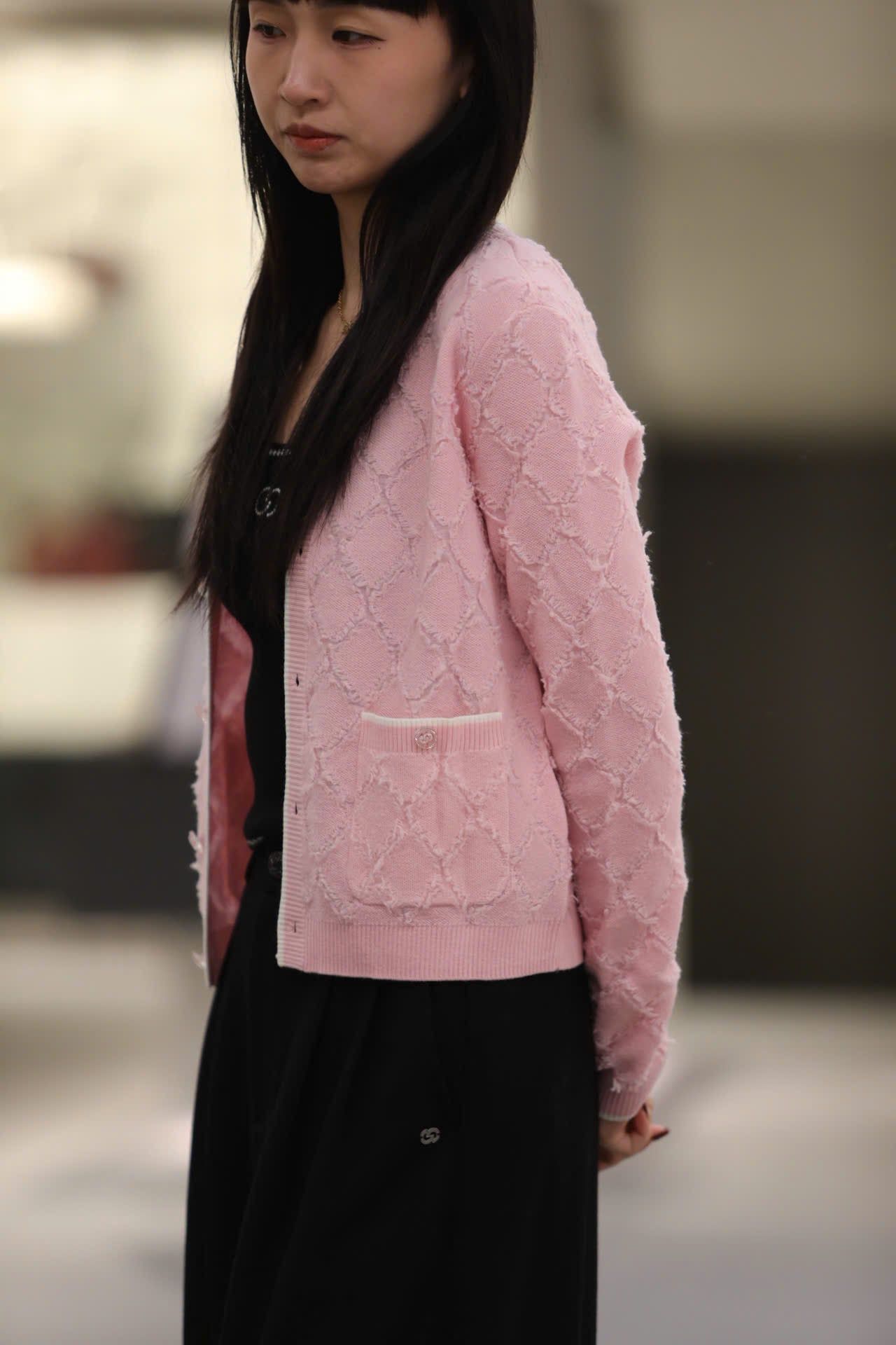  Áo CDG trám lông hồng pastel 