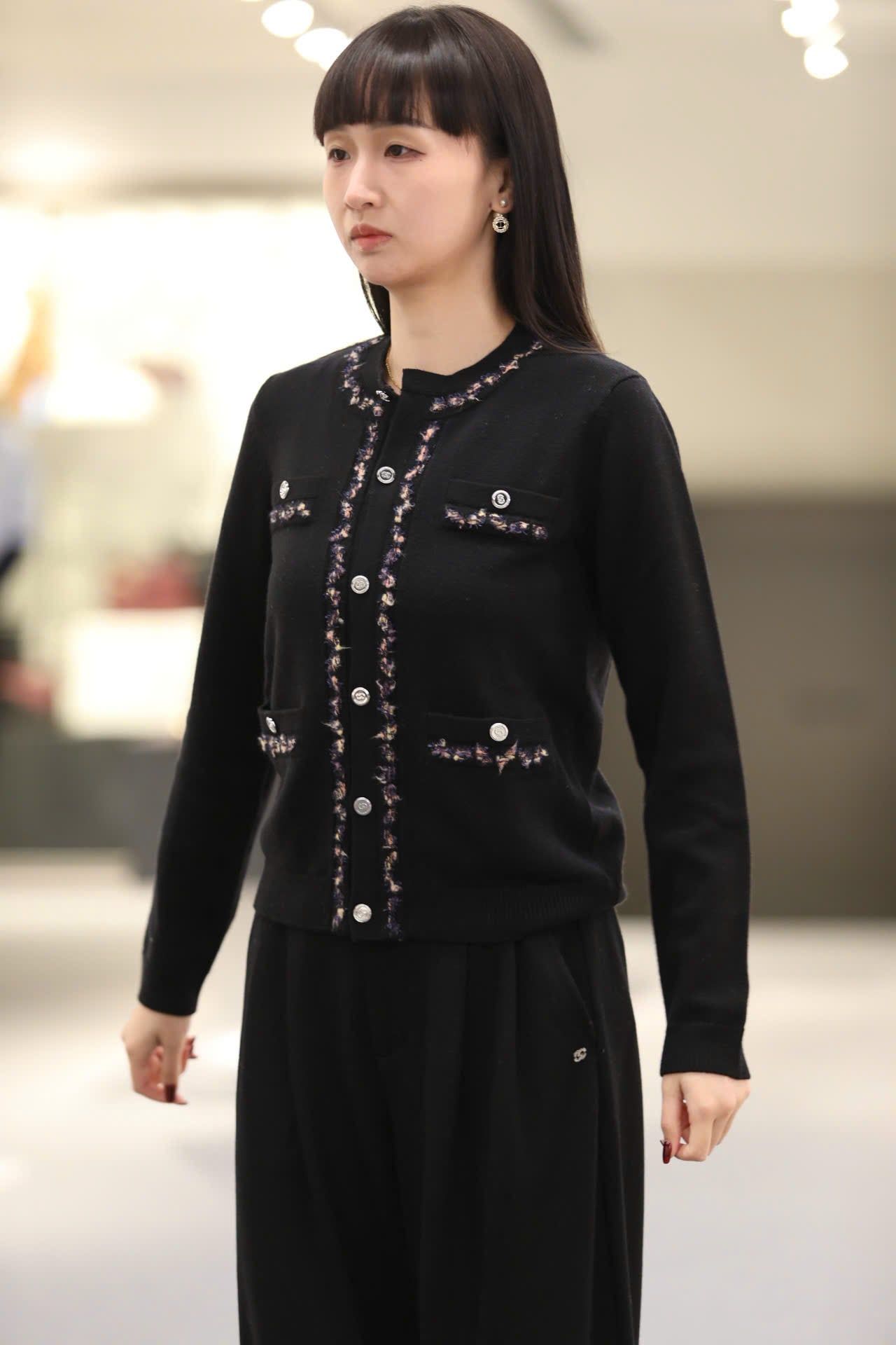  Áo CDG đen 4 túi viền 