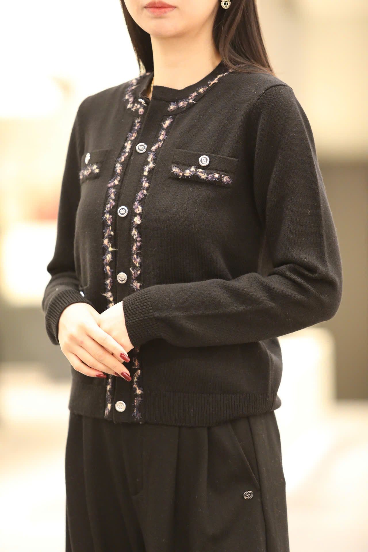  Áo CDG đen 4 túi viền 