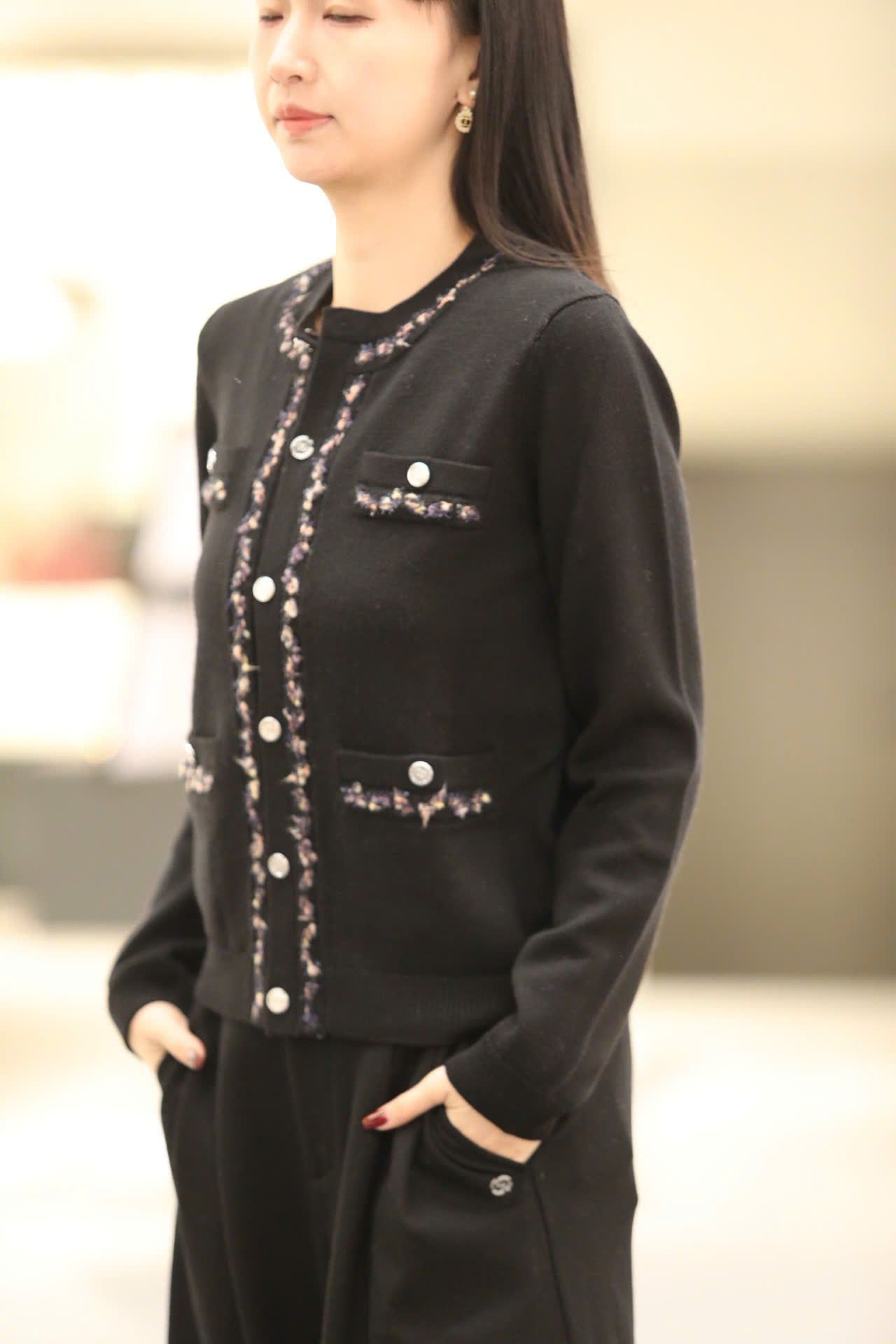  Áo CDG đen 4 túi viền 