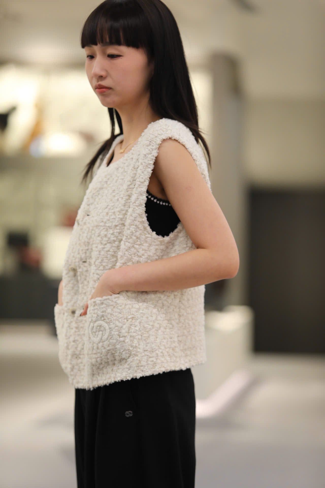  Áo Gile tweed Be kem-2 túi Logo 