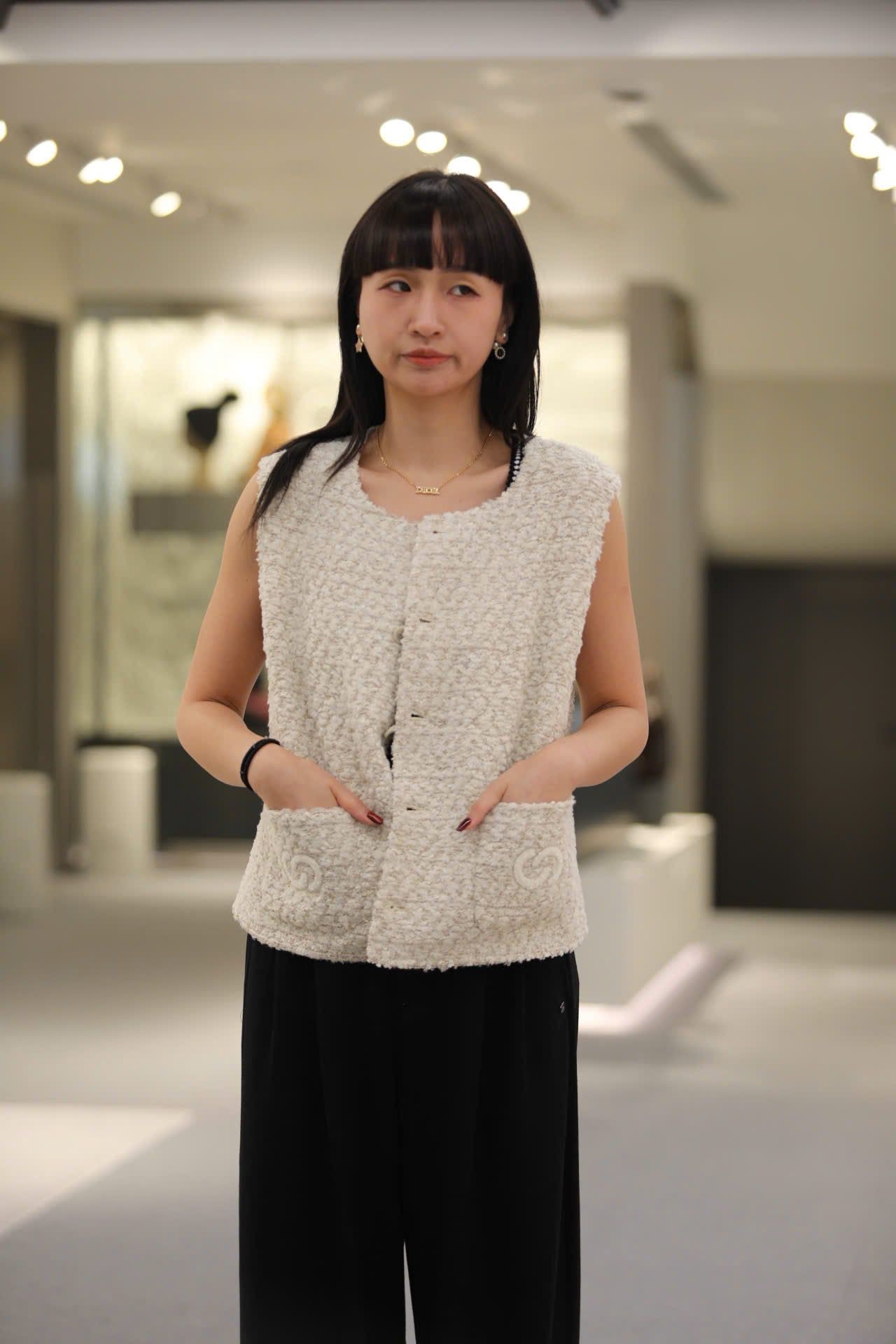  Áo Gile tweed Be kem-2 túi Logo 