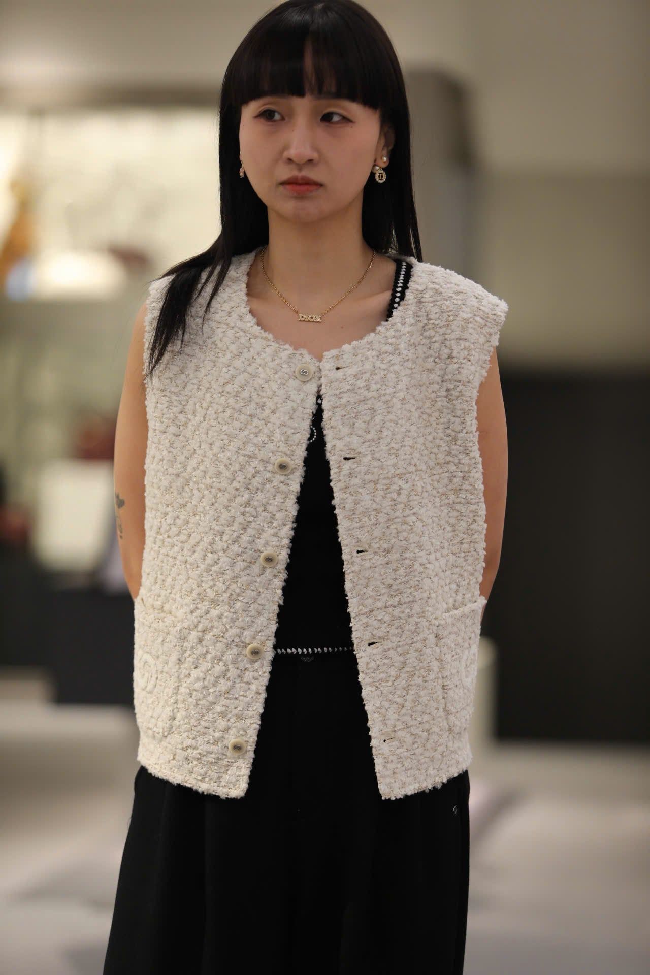  Áo Gile tweed Be kem-2 túi Logo 