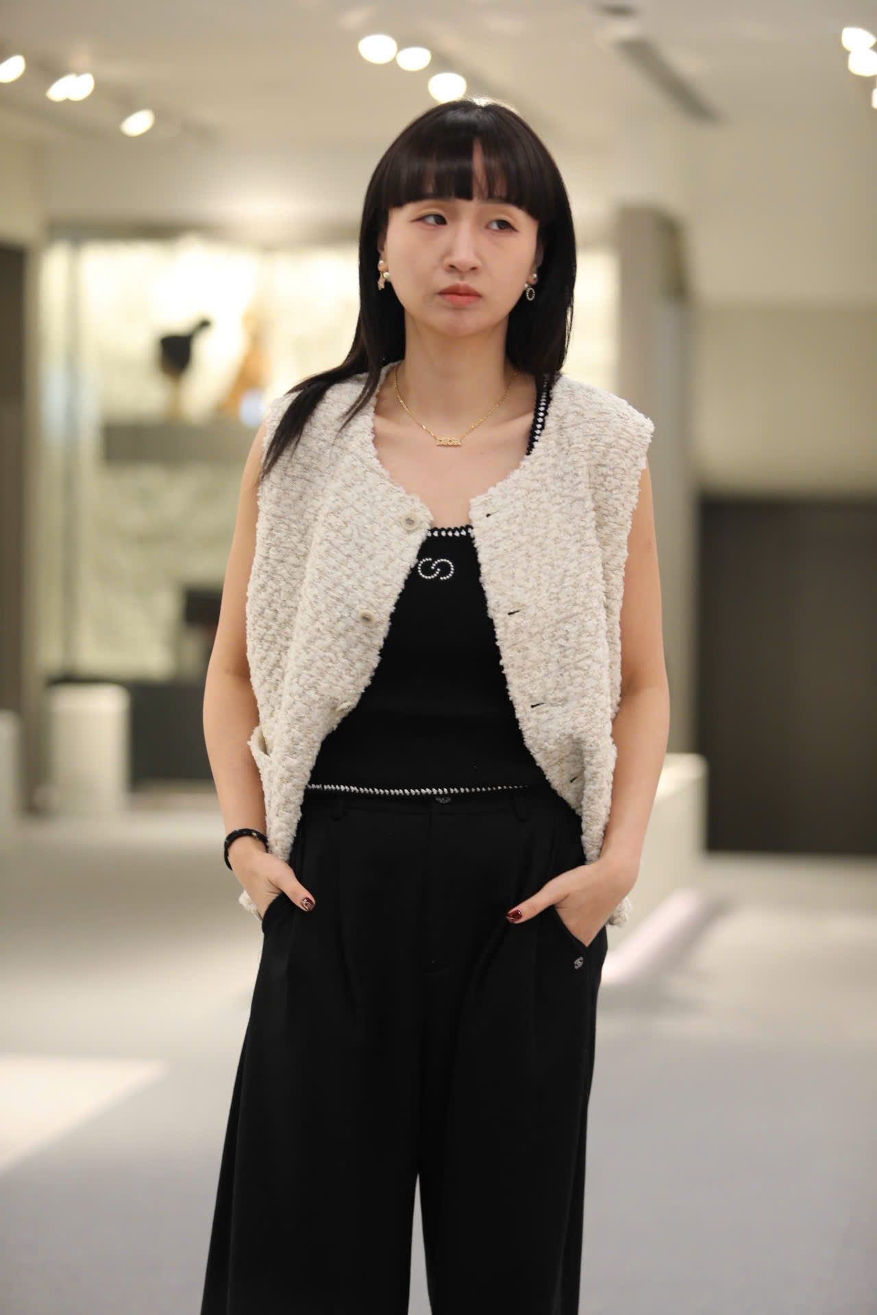  Áo Gile tweed Be kem-2 túi Logo 