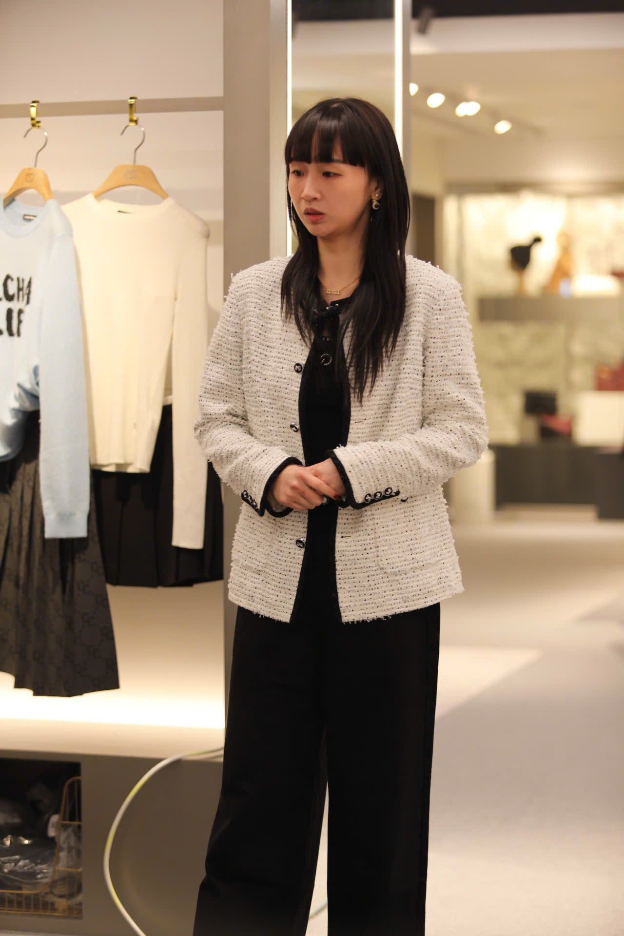  Áo tweed trắng dài viền đen 2 túi - đính nơ cổ 