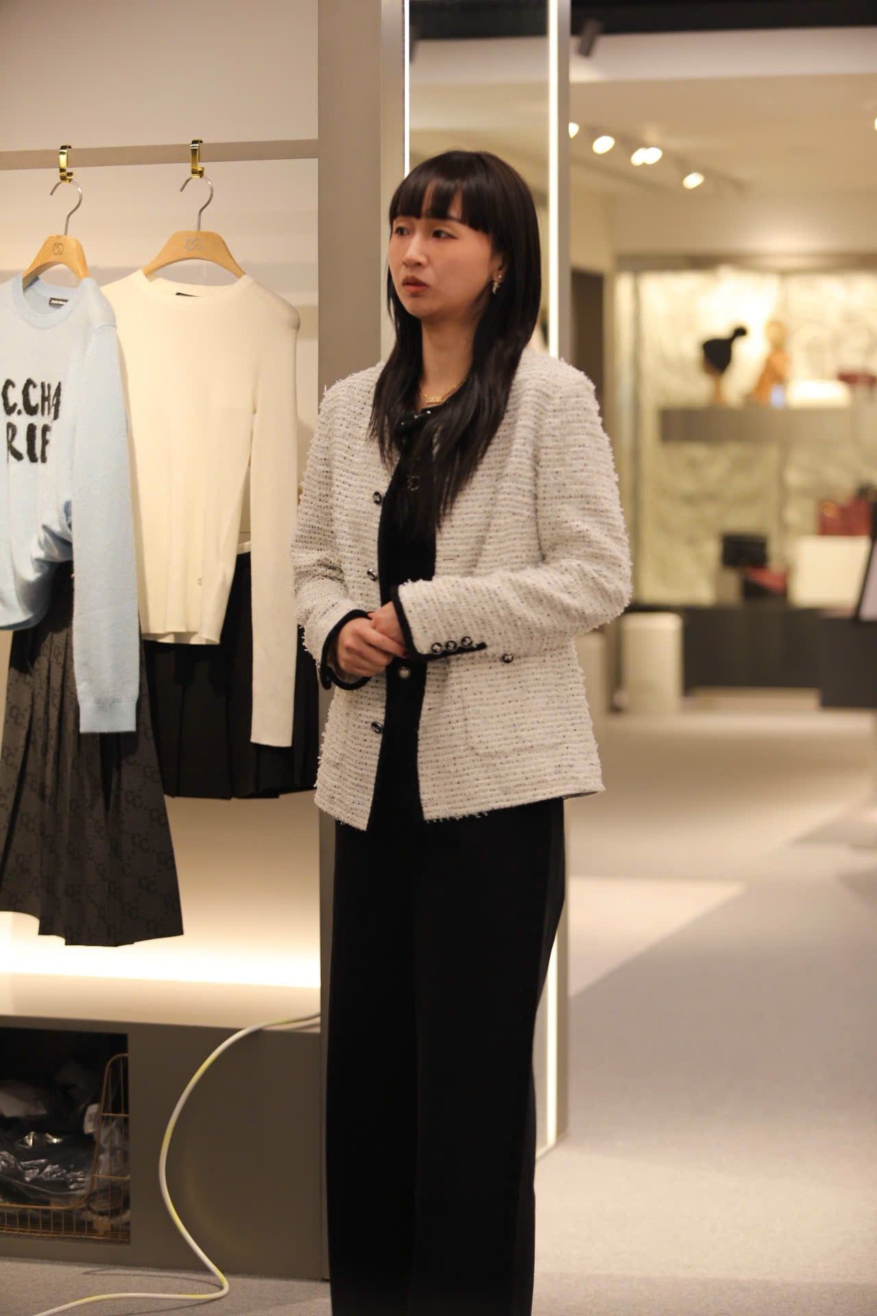  Áo tweed trắng dài viền đen 2 túi - đính nơ cổ 