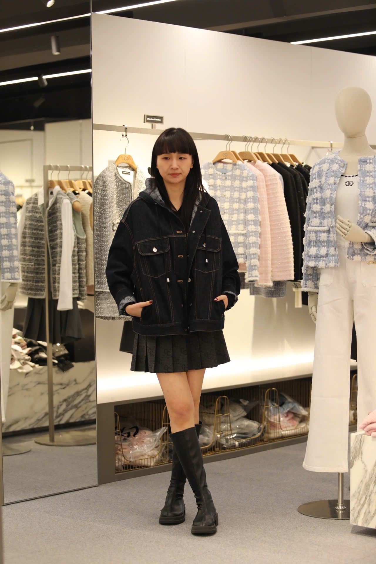  2.Áo Khoác Jean xanh mũ liền lót full logo 