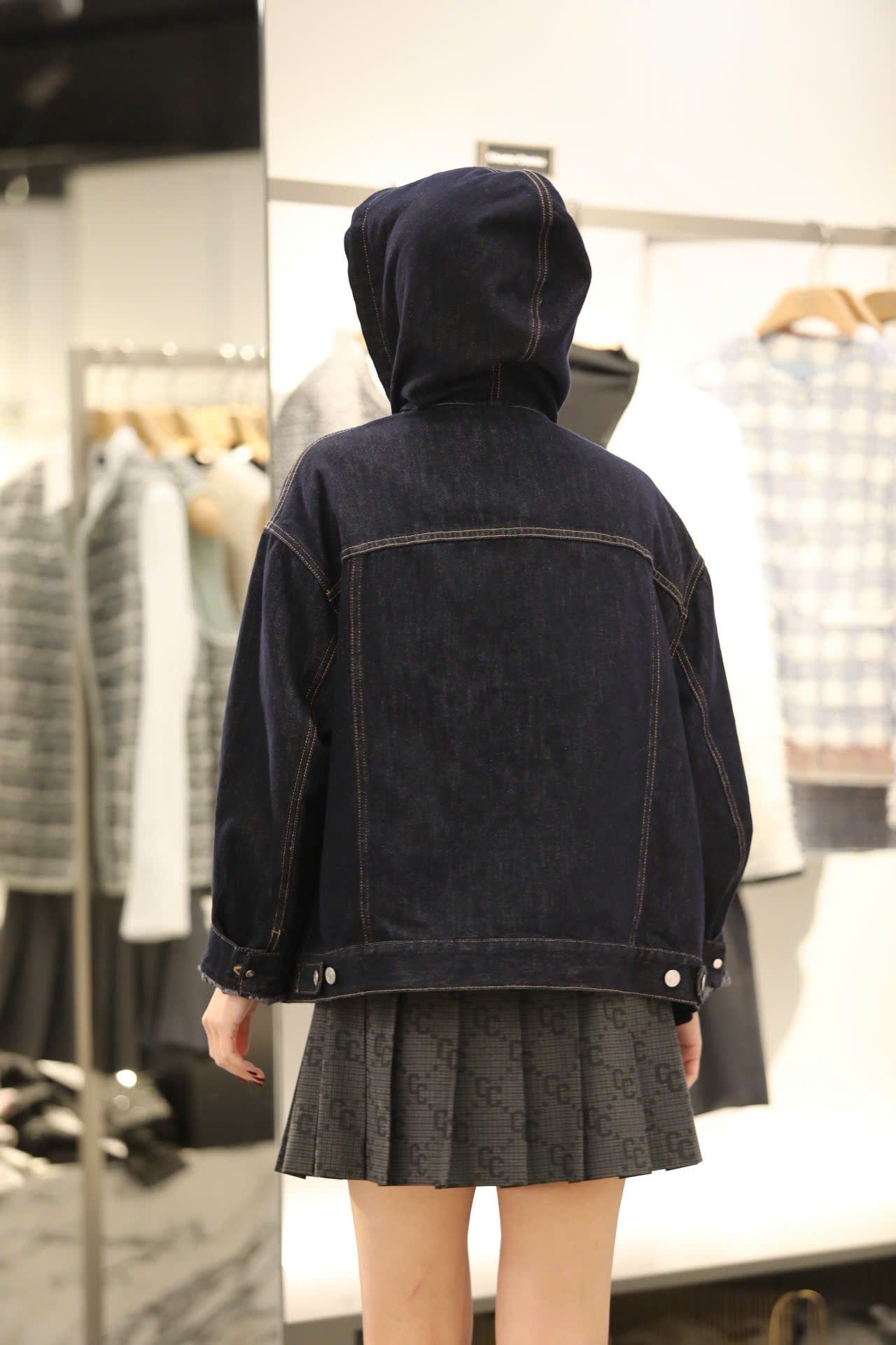  2.Áo Khoác Jean xanh mũ liền lót full logo 