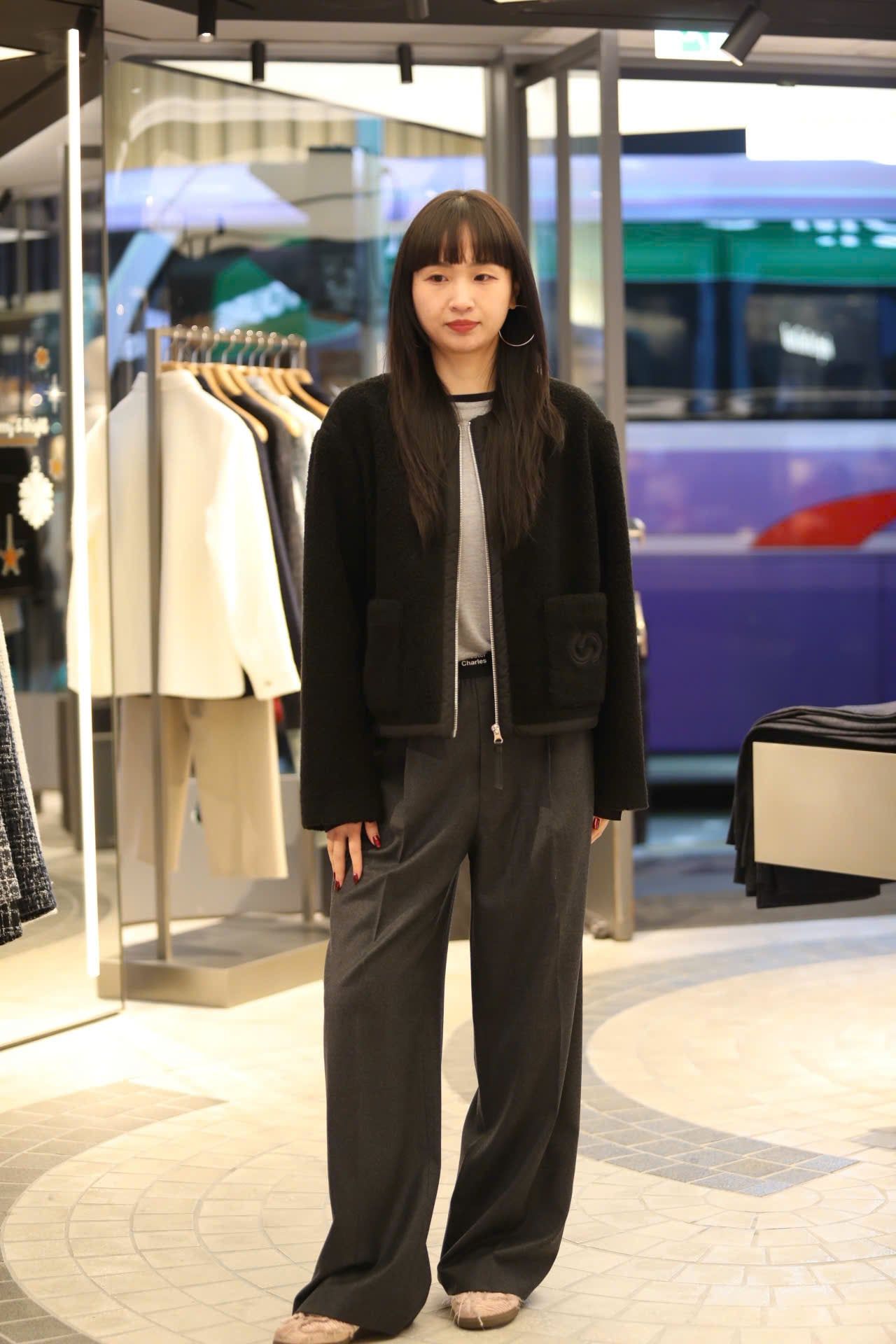  Áo khoác bông đen khóa zip viền da 